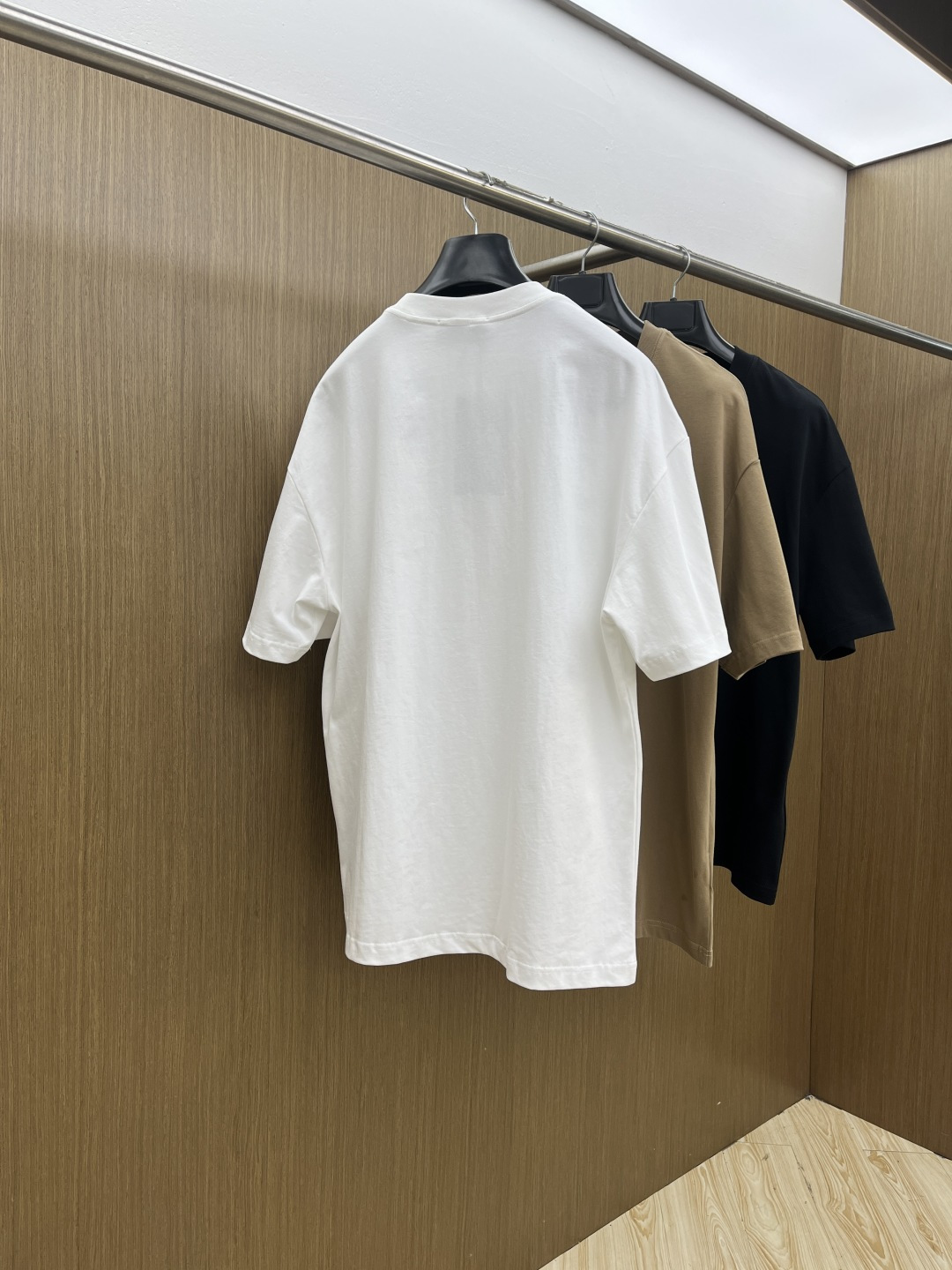 早春 Guc 🔥🔥春夏新款简约字母印花短袖 双纱纯棉面料 多元化搭配 是眼下时尚前沿的创新趋势 复古与现