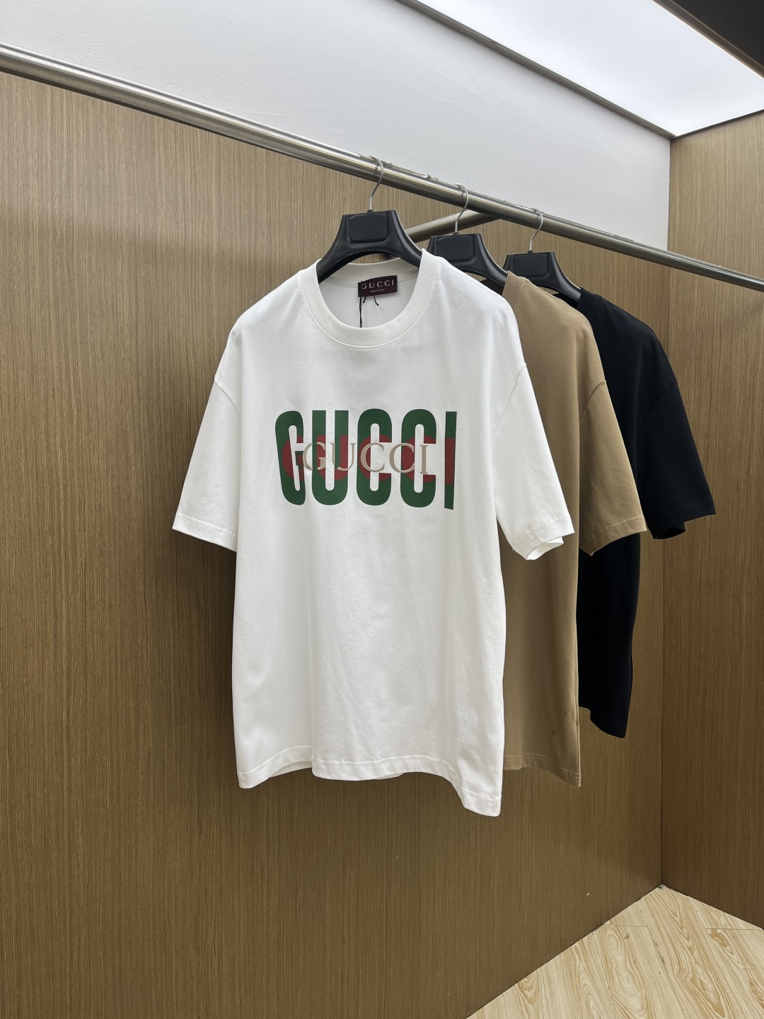 早春 Guc 🔥🔥春夏新款简约字母印花短袖 双纱纯棉面料 多元化搭配 是眼下时尚前沿的创新趋势 复古与现