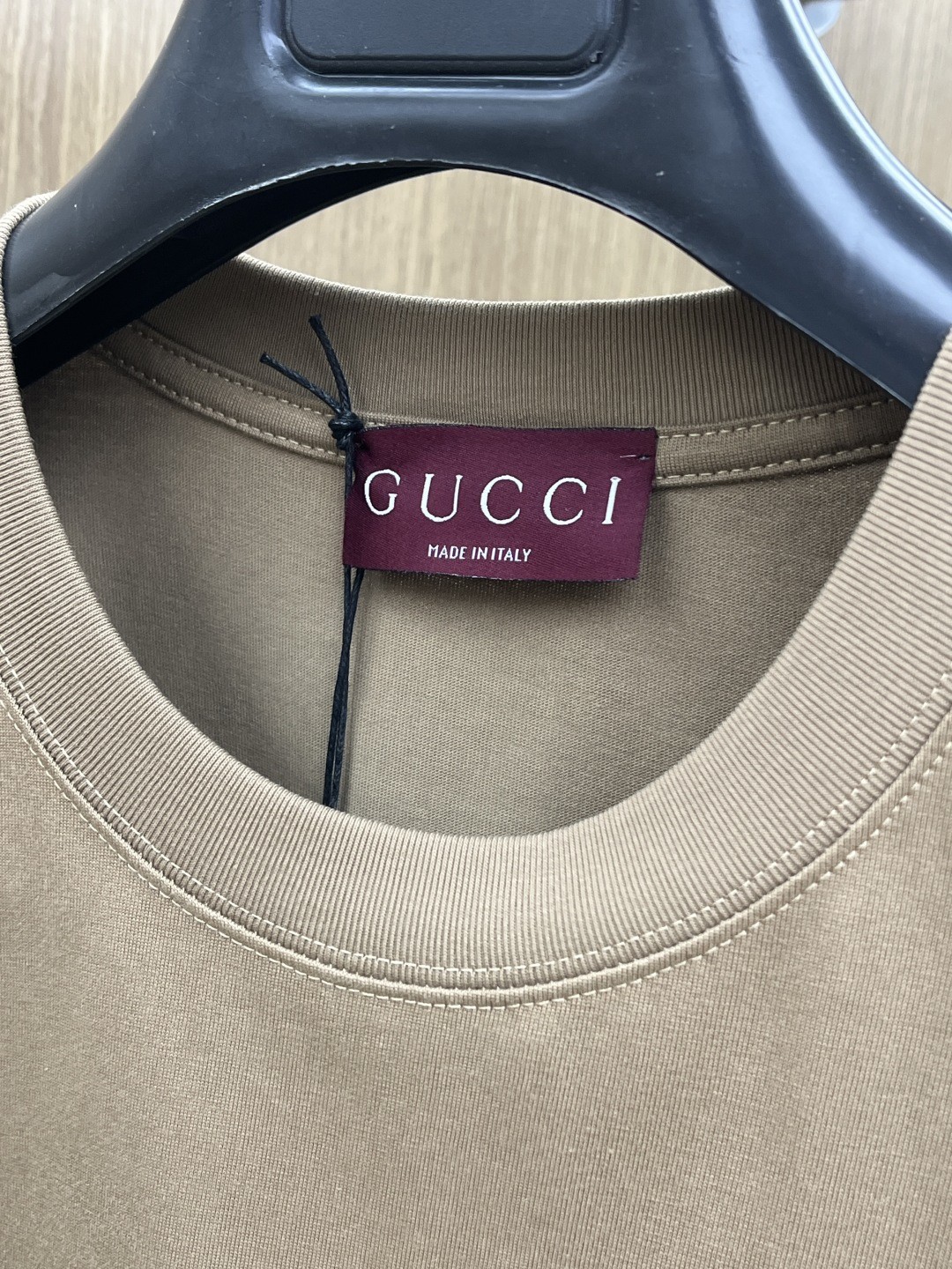 早春 GUc 🔥🔥春夏新款简约字母印花短袖 双纱纯棉面料 多元化搭配 是眼下时尚前沿的创新趋势 复古与现