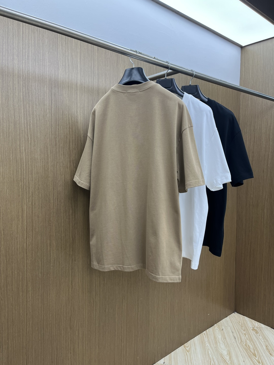 早春 GUc 🔥🔥春夏新款简约字母印花短袖 双纱纯棉面料 多元化搭配 是眼下时尚前沿的创新趋势 复古与现