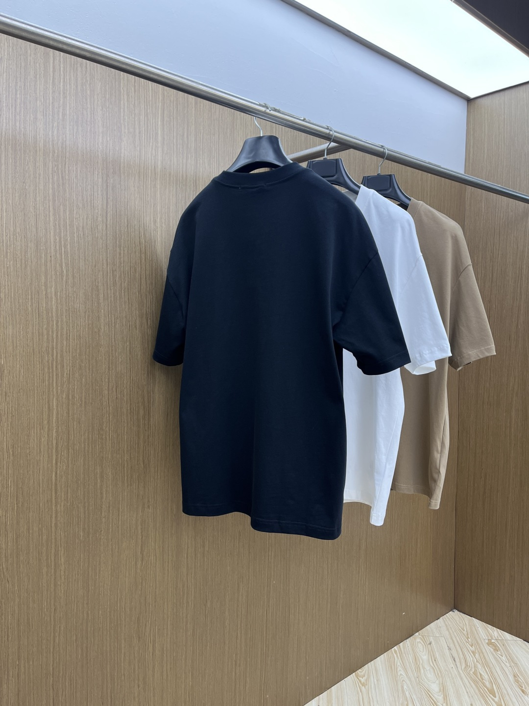 早春 GUc 🔥🔥春夏新款简约字母印花短袖 双纱纯棉面料 多元化搭配 是眼下时尚前沿的创新趋势 复古与现