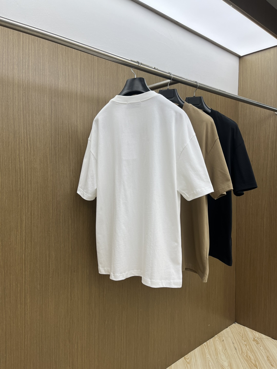 早春 Gvc 🔥🔥春夏新款简约字母印花短袖 双纱纯棉面料 多元化搭配 是眼下时尚前沿的创新趋势 复古与现