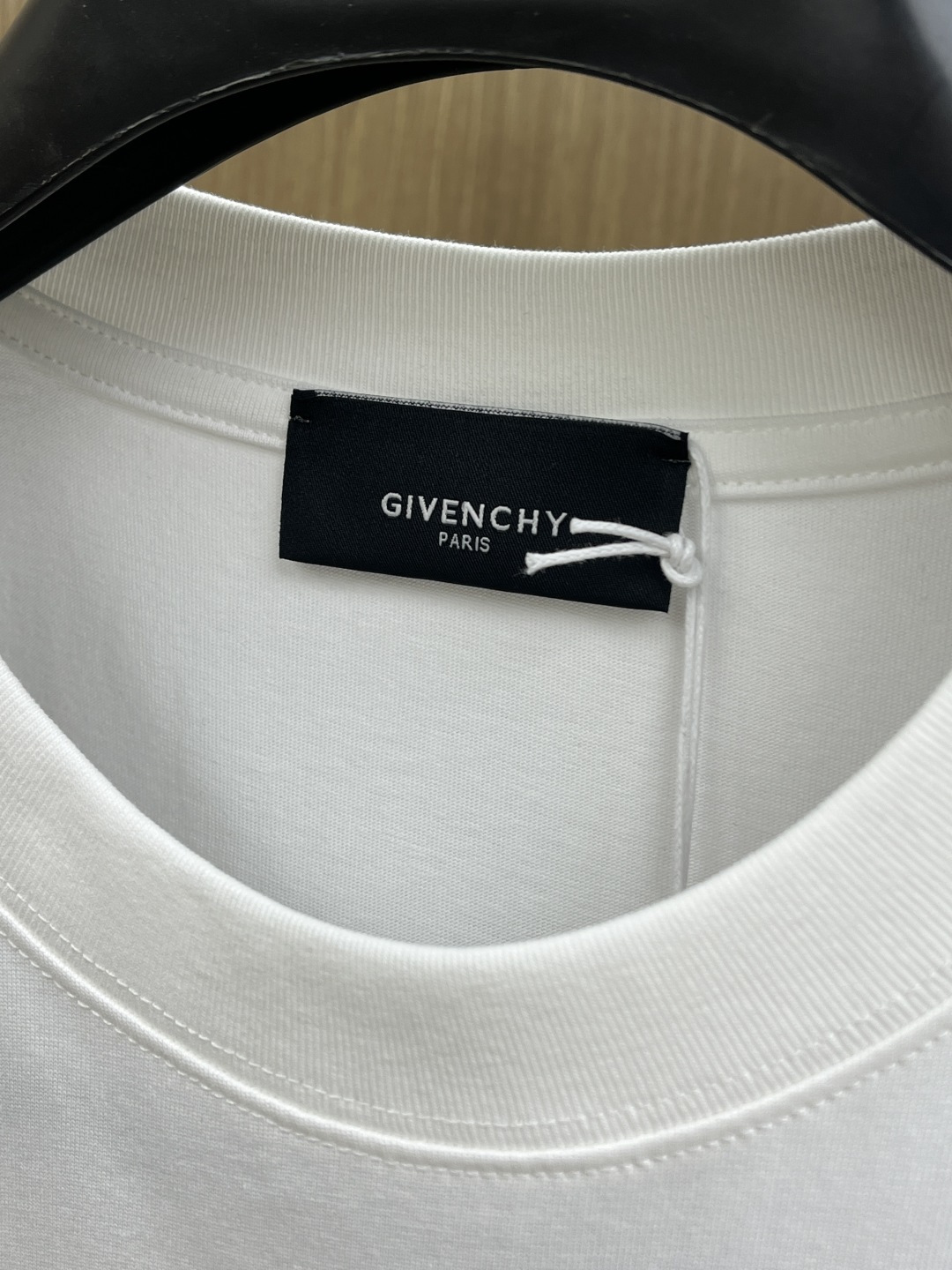 早春 Gvc 🔥🔥春夏新款简约字母印花短袖 双纱纯棉面料 多元化搭配 是眼下时尚前沿的创新趋势 复古与现