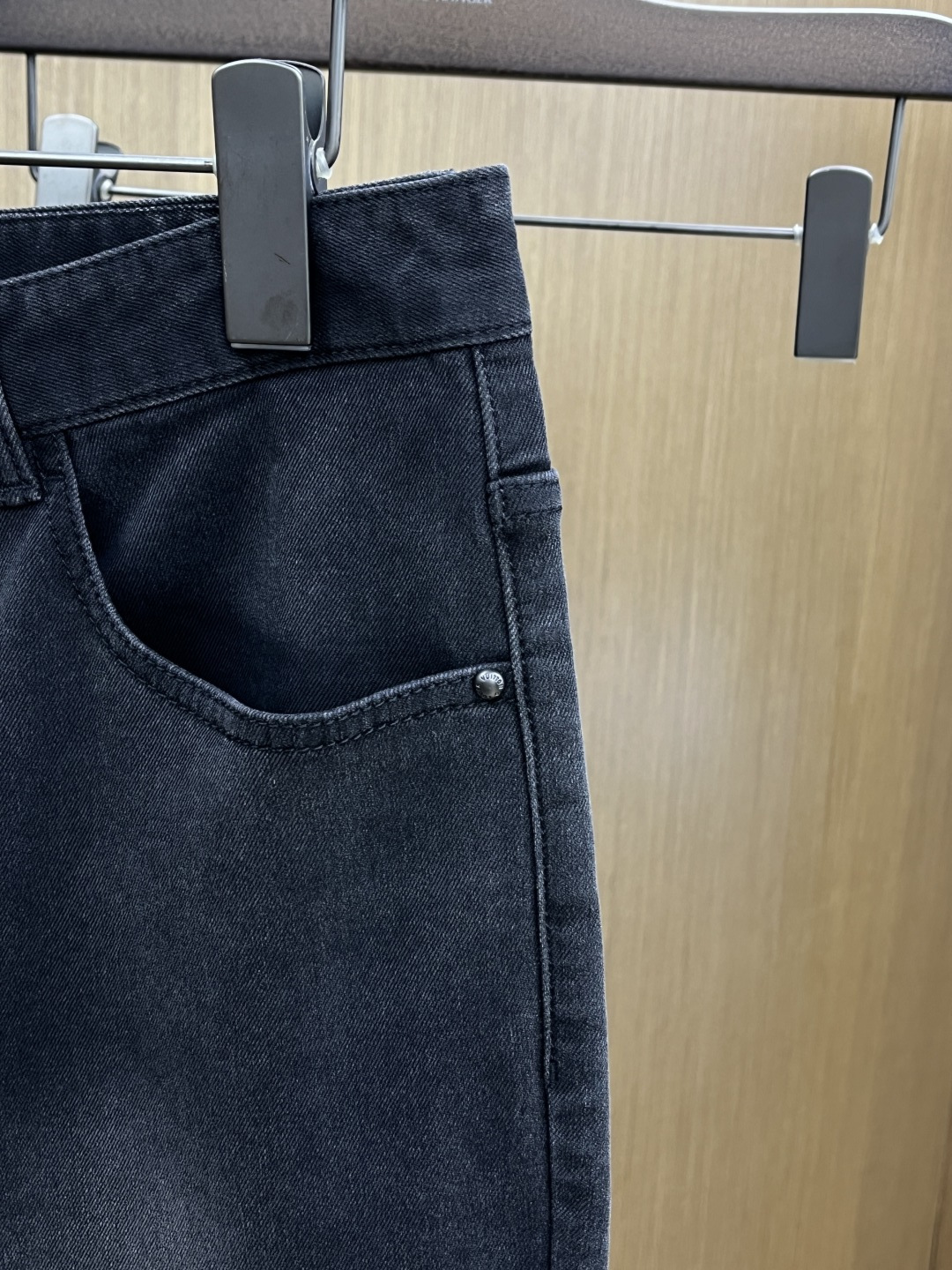 🌾 秋冬 LV 🔥🔥秋冬新品休闲牛仔裤 官网同步发售，裤身工艺设计，进口客供辅料、面料定制，代工厂出品免