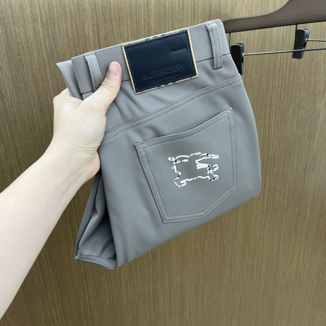 秋冬 BBR 🔥🔥秋冬新品休闲裤 官网同步发售，裤身工艺设计，进口客供辅料、面料定制，代工厂出品免检！每