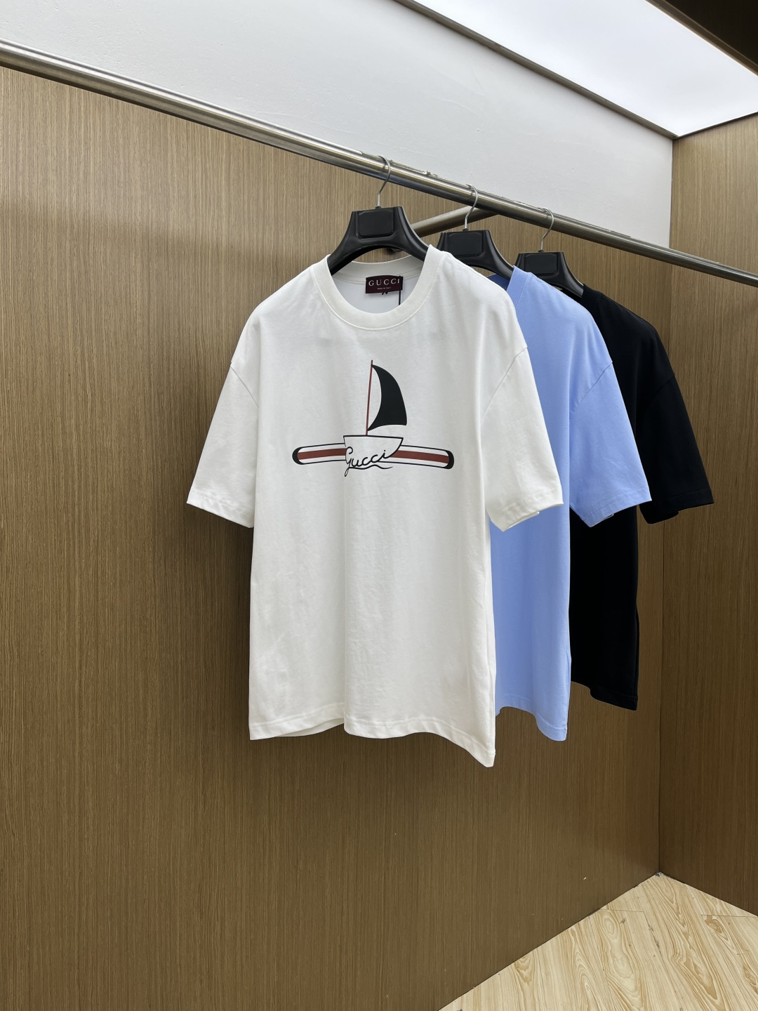 早春 Guc 🔥🔥春夏新款简约字母印花短袖 双纱纯棉面料 多元化搭配 是眼下时尚前沿的创新趋势 复古与现