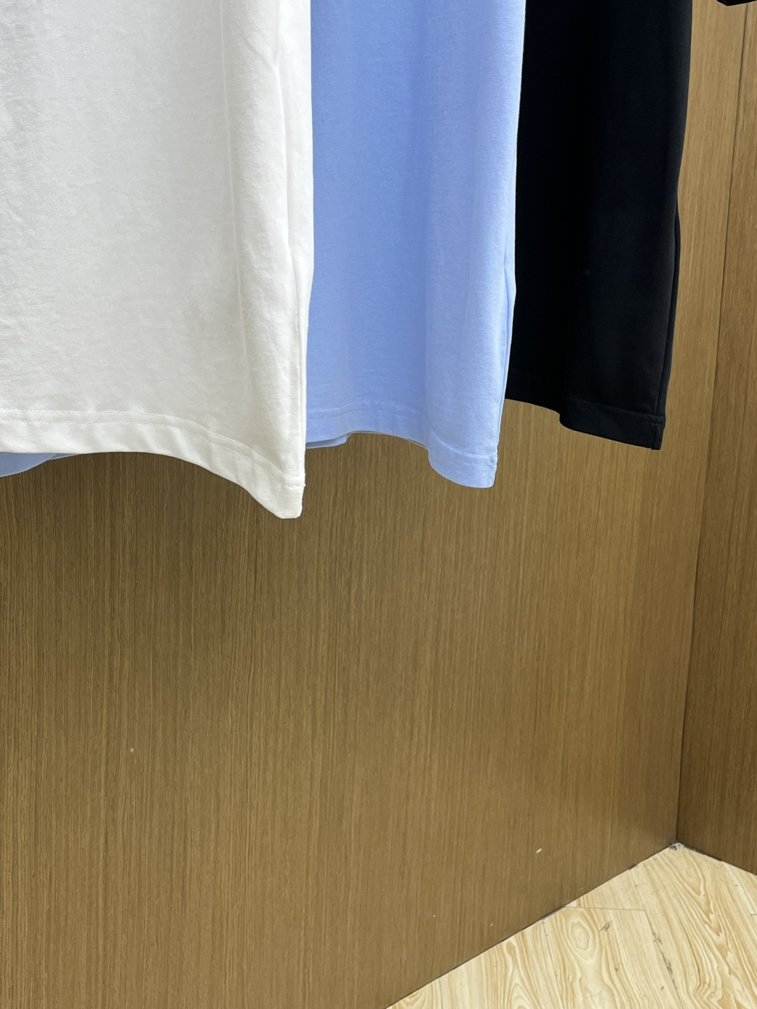 早春 Guc 🔥🔥春夏新款简约字母印花短袖 双纱纯棉面料 多元化搭配 是眼下时尚前沿的创新趋势 复古与现