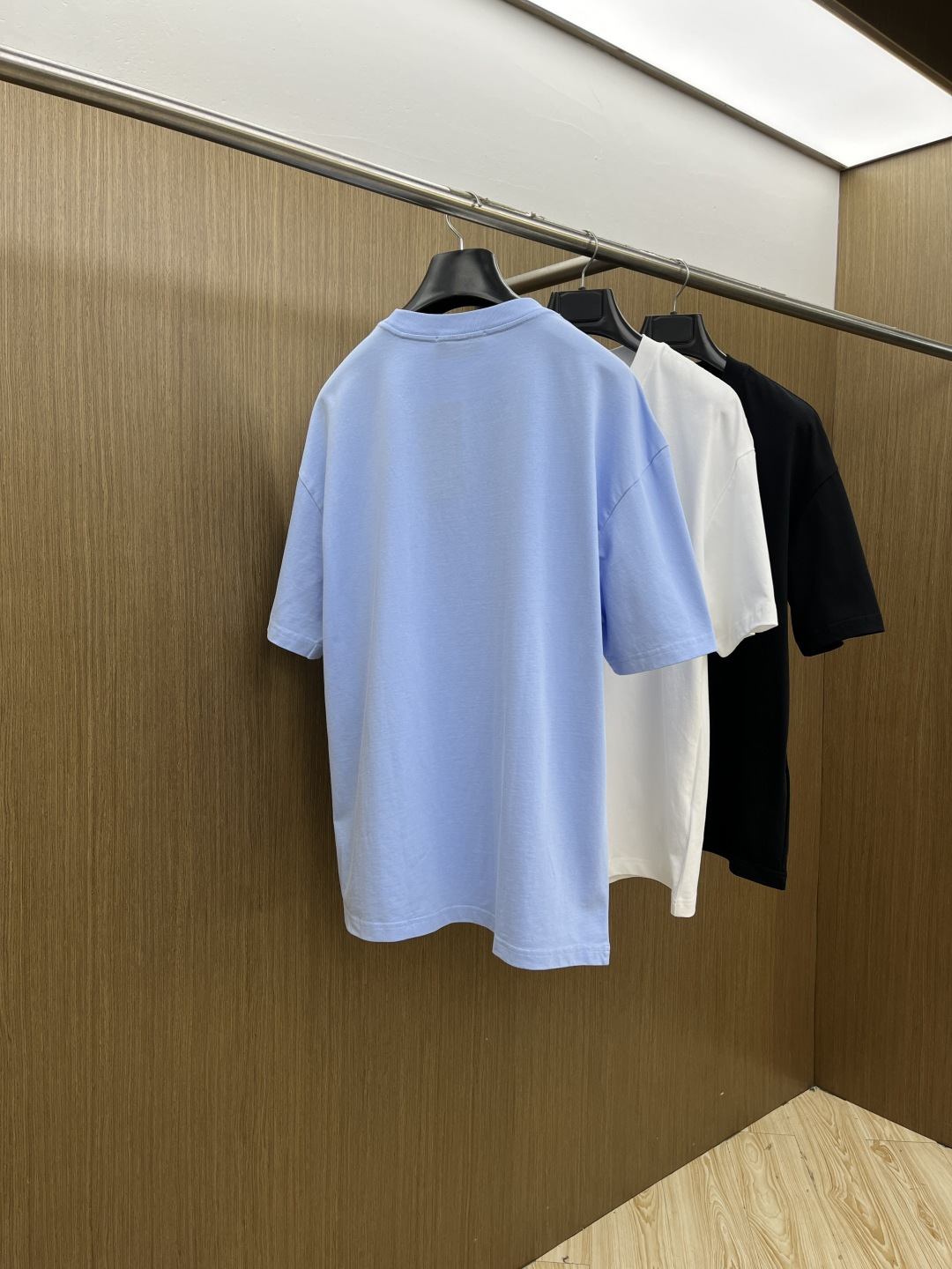 早春 Guc 🔥🔥春夏新款简约字母印花短袖 双纱纯棉面料 多元化搭配 是眼下时尚前沿的创新趋势 复古与现