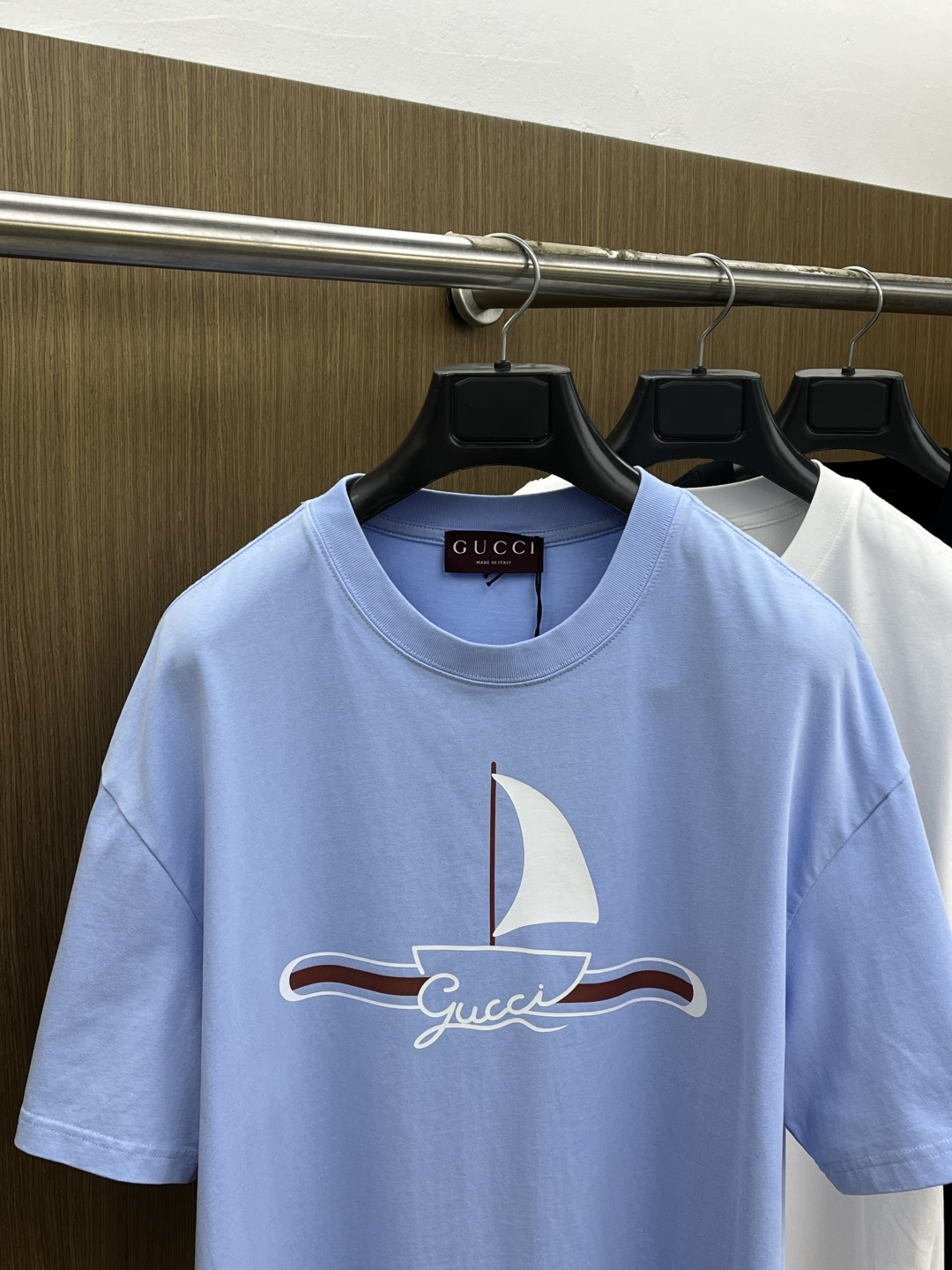 早春 Guc 🔥🔥春夏新款简约字母印花短袖 双纱纯棉面料 多元化搭配 是眼下时尚前沿的创新趋势 复古与现