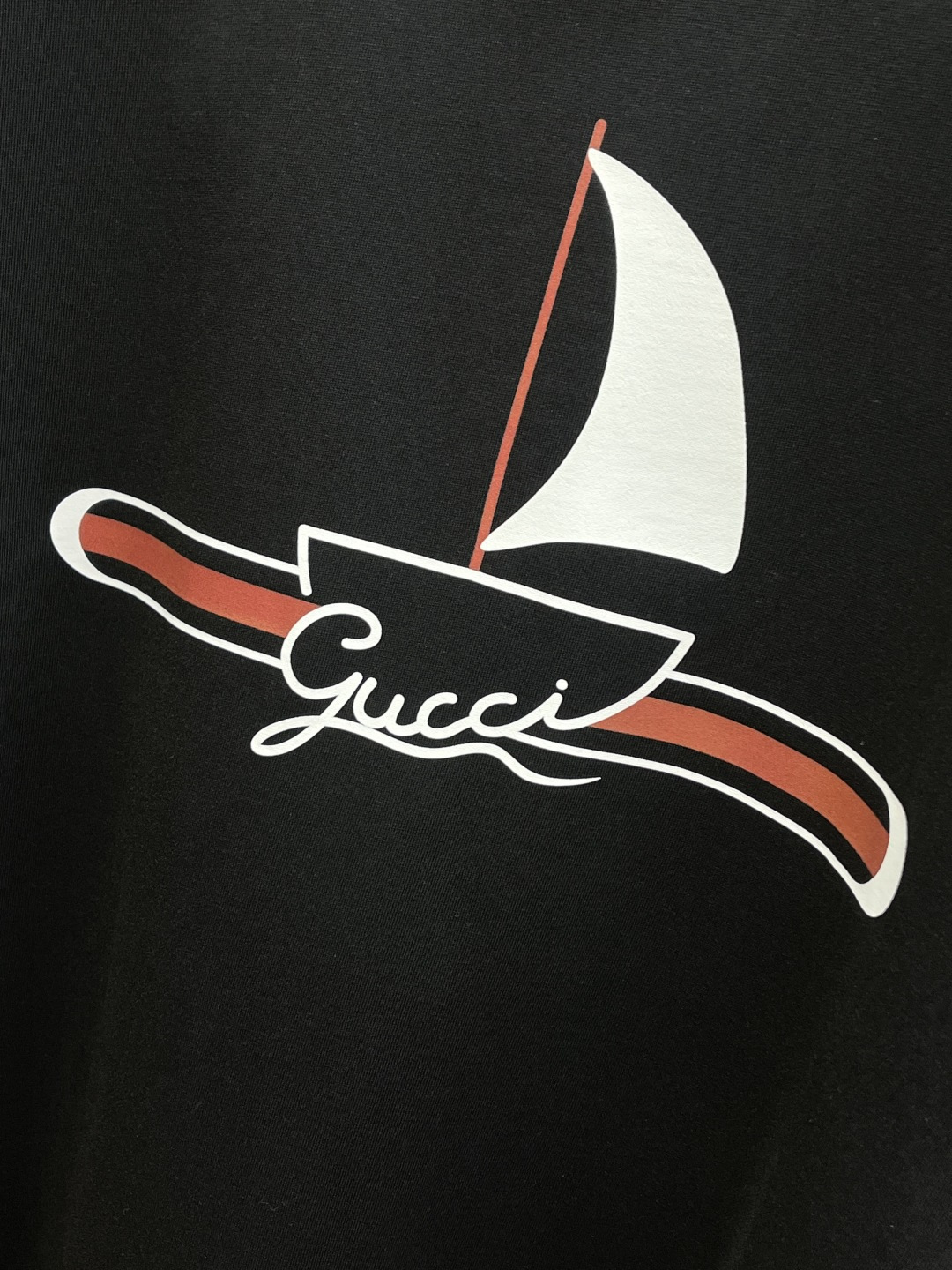 早春 Guc 🔥🔥春夏新款简约字母印花短袖 双纱纯棉面料 多元化搭配 是眼下时尚前沿的创新趋势 复古与现