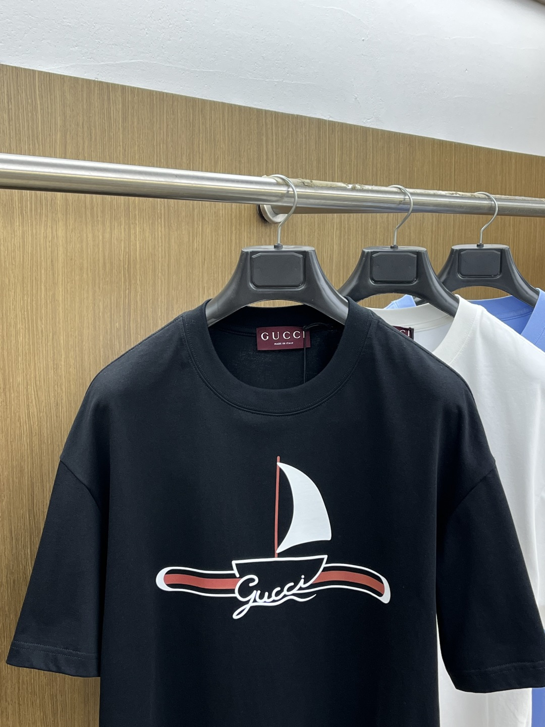 早春 Guc 🔥🔥春夏新款简约字母印花短袖 双纱纯棉面料 多元化搭配 是眼下时尚前沿的创新趋势 复古与现