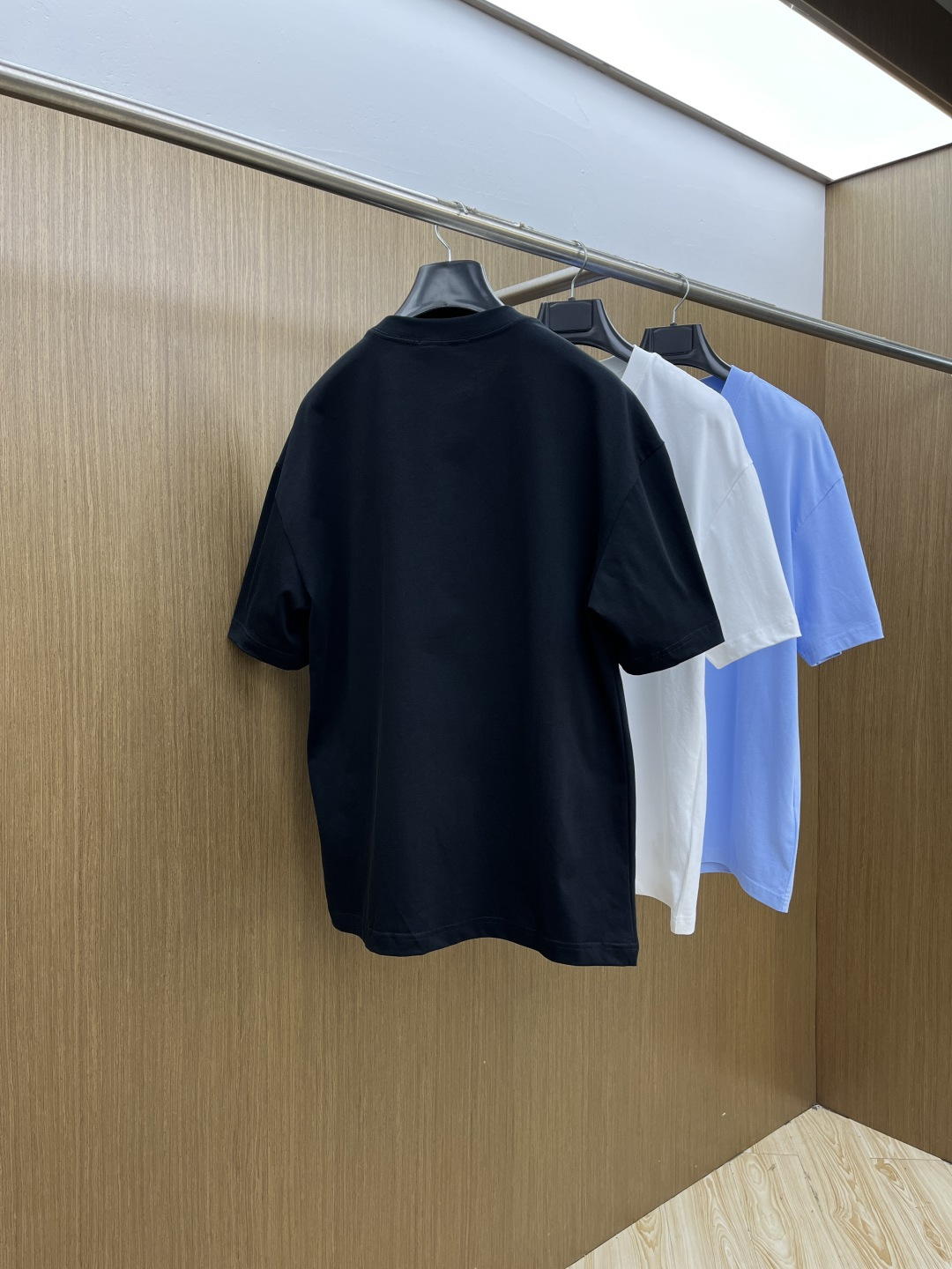 早春 Guc 🔥🔥春夏新款简约字母印花短袖 双纱纯棉面料 多元化搭配 是眼下时尚前沿的创新趋势 复古与现