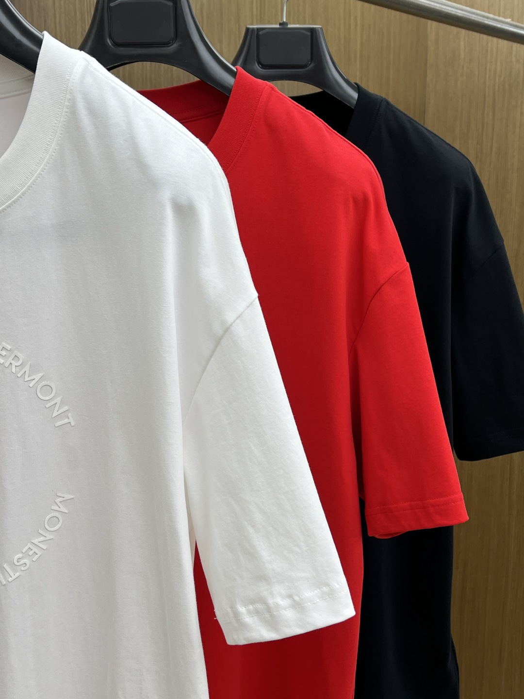 早春 Mon 🔥🔥春夏新款简约字母印花短袖 双纱纯棉面料 多元化搭配 是眼下时尚前沿的创新趋势 复古与现