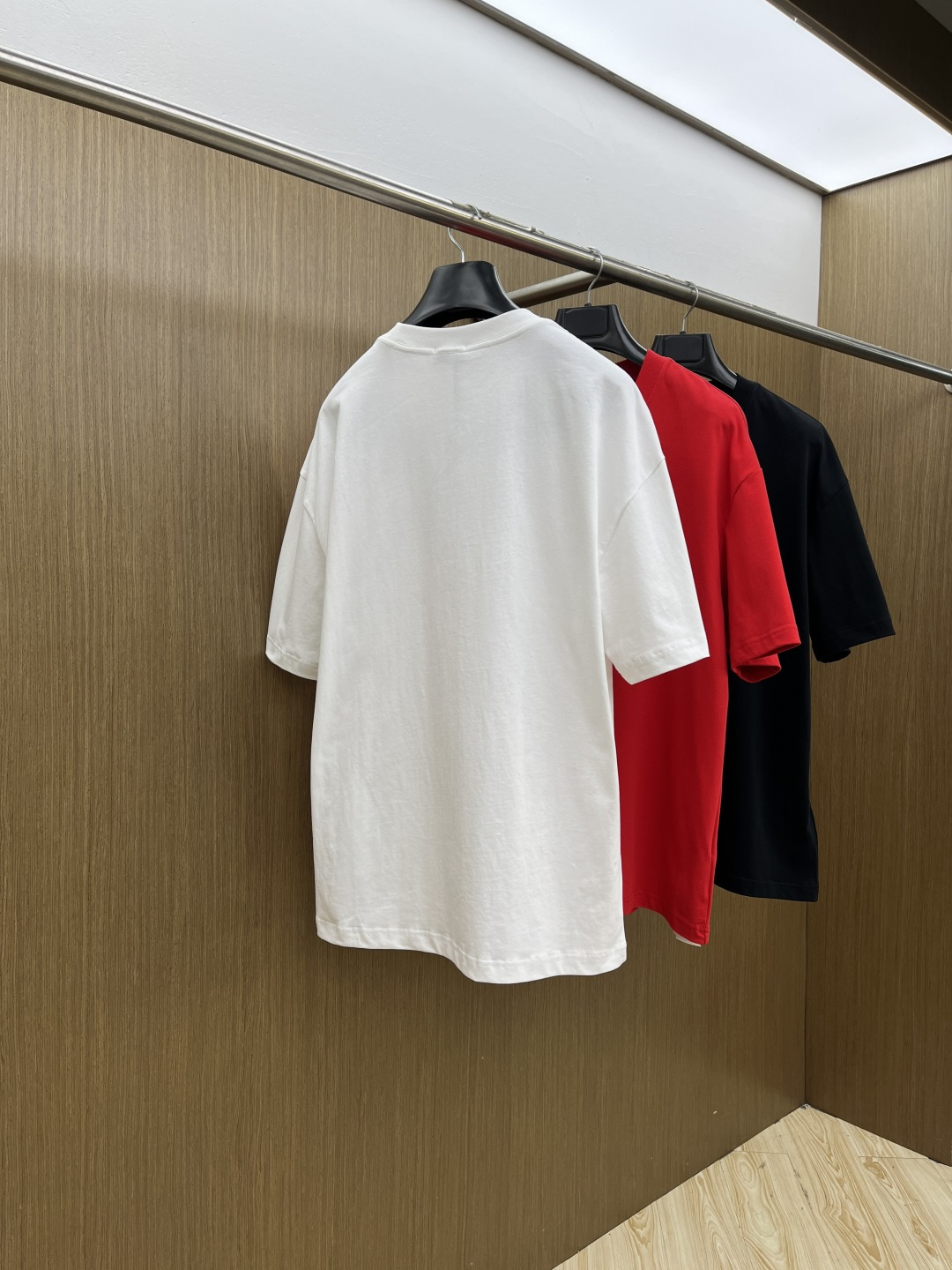 早春 Mon 🔥🔥春夏新款简约字母印花短袖 双纱纯棉面料 多元化搭配 是眼下时尚前沿的创新趋势 复古与现