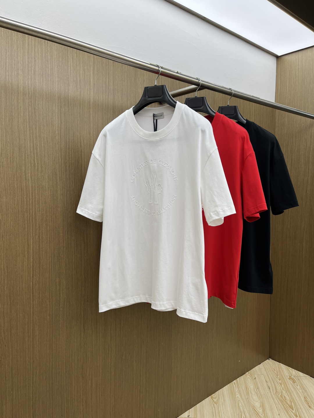 早春 Mon 🔥🔥春夏新款简约字母印花短袖 双纱纯棉面料 多元化搭配 是眼下时尚前沿的创新趋势 复古与现