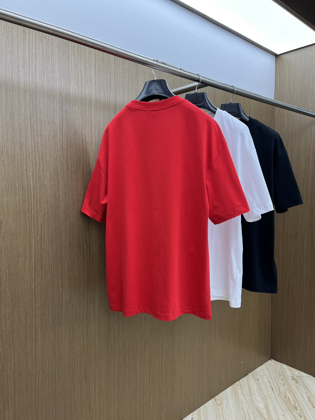 早春 Mon 🔥🔥春夏新款简约字母印花短袖 双纱纯棉面料 多元化搭配 是眼下时尚前沿的创新趋势 复古与现