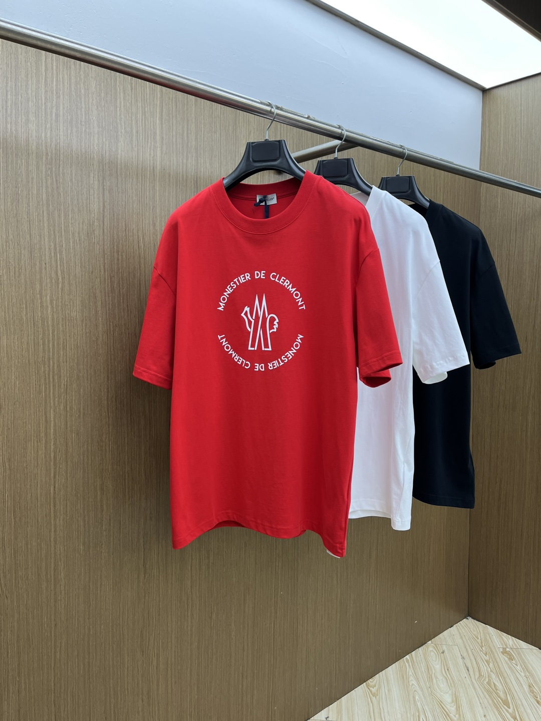 早春 Mon 🔥🔥春夏新款简约字母印花短袖 双纱纯棉面料 多元化搭配 是眼下时尚前沿的创新趋势 复古与现