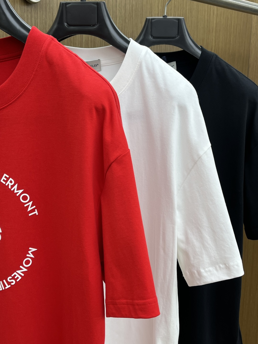 早春 Mon 🔥🔥春夏新款简约字母印花短袖 双纱纯棉面料 多元化搭配 是眼下时尚前沿的创新趋势 复古与现