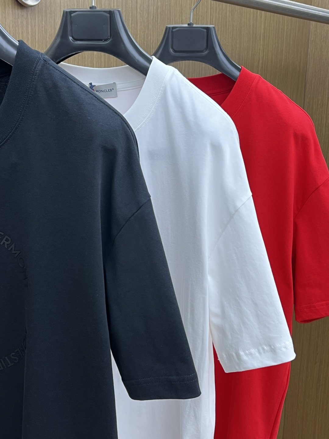 早春 Mon 🔥🔥春夏新款简约字母印花短袖 双纱纯棉面料 多元化搭配 是眼下时尚前沿的创新趋势 复古与现