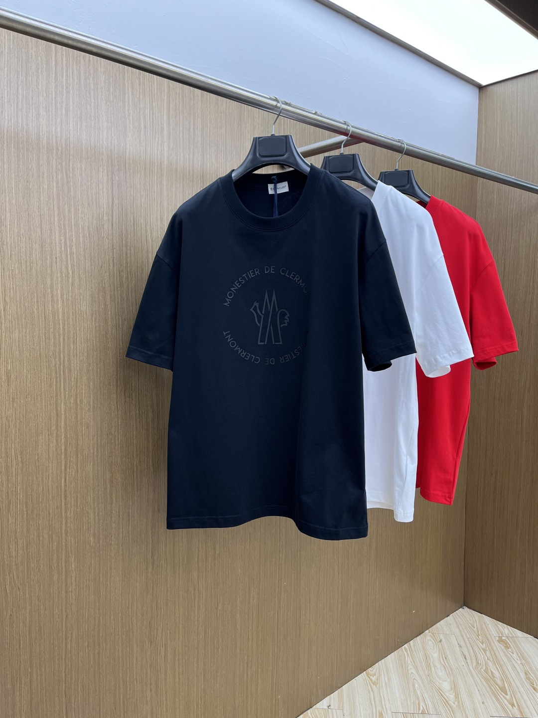 早春 Mon 🔥🔥春夏新款简约字母印花短袖 双纱纯棉面料 多元化搭配 是眼下时尚前沿的创新趋势 复古与现