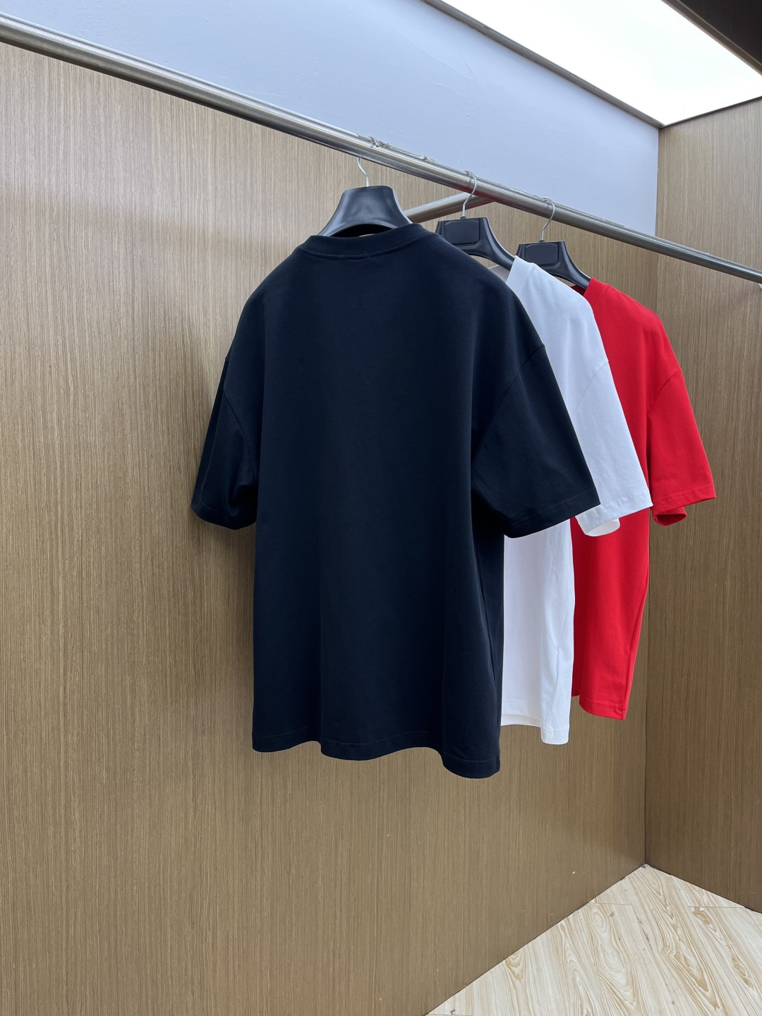 早春 Mon 🔥🔥春夏新款简约字母印花短袖 双纱纯棉面料 多元化搭配 是眼下时尚前沿的创新趋势 复古与现