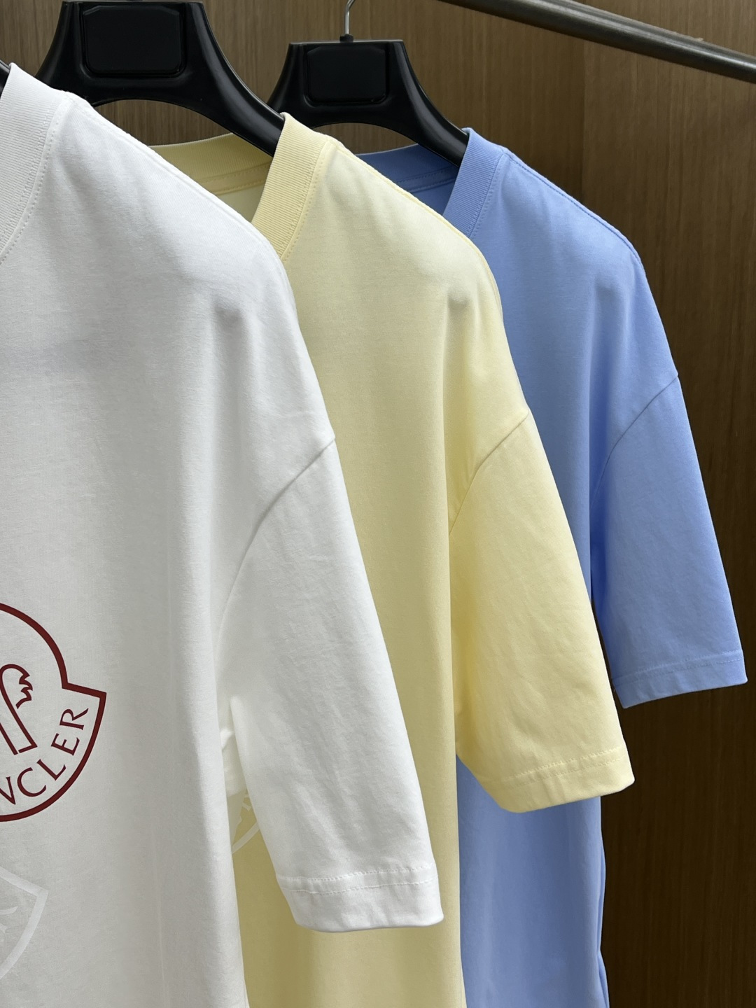 早春 Mon 🔥🔥春夏新款简约字母印花短袖 双纱纯棉面料 多元化搭配 是眼下时尚前沿的创新趋势 复古与现