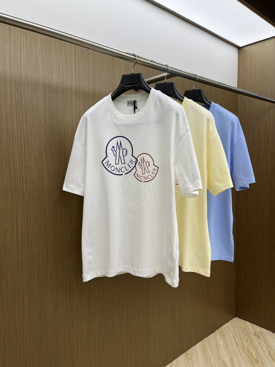 早春 Mon 🔥🔥春夏新款简约字母印花短袖 双纱纯棉面料 多元化搭配 是眼下时尚前沿的创新趋势 复古与现
