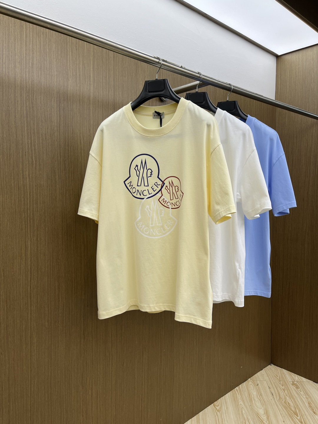 早春 Mon 🔥🔥春夏新款简约字母印花短袖 双纱纯棉面料 多元化搭配 是眼下时尚前沿的创新趋势 复古与现