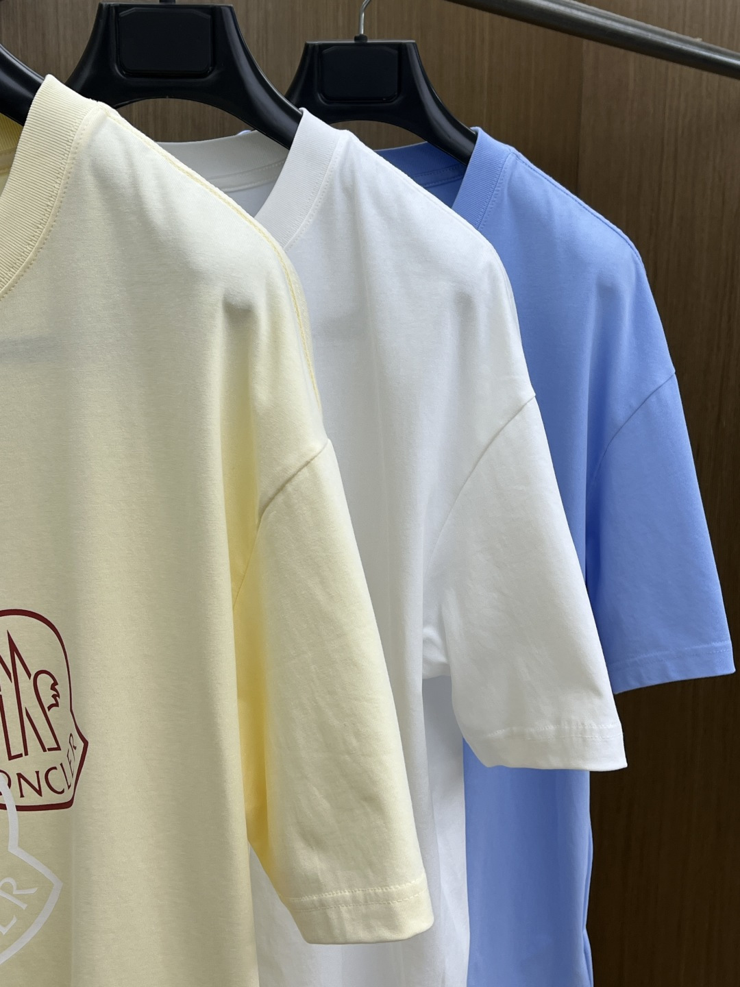 早春 Mon 🔥🔥春夏新款简约字母印花短袖 双纱纯棉面料 多元化搭配 是眼下时尚前沿的创新趋势 复古与现