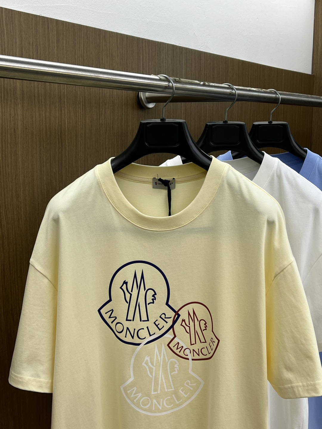 早春 Mon 🔥🔥春夏新款简约字母印花短袖 双纱纯棉面料 多元化搭配 是眼下时尚前沿的创新趋势 复古与现