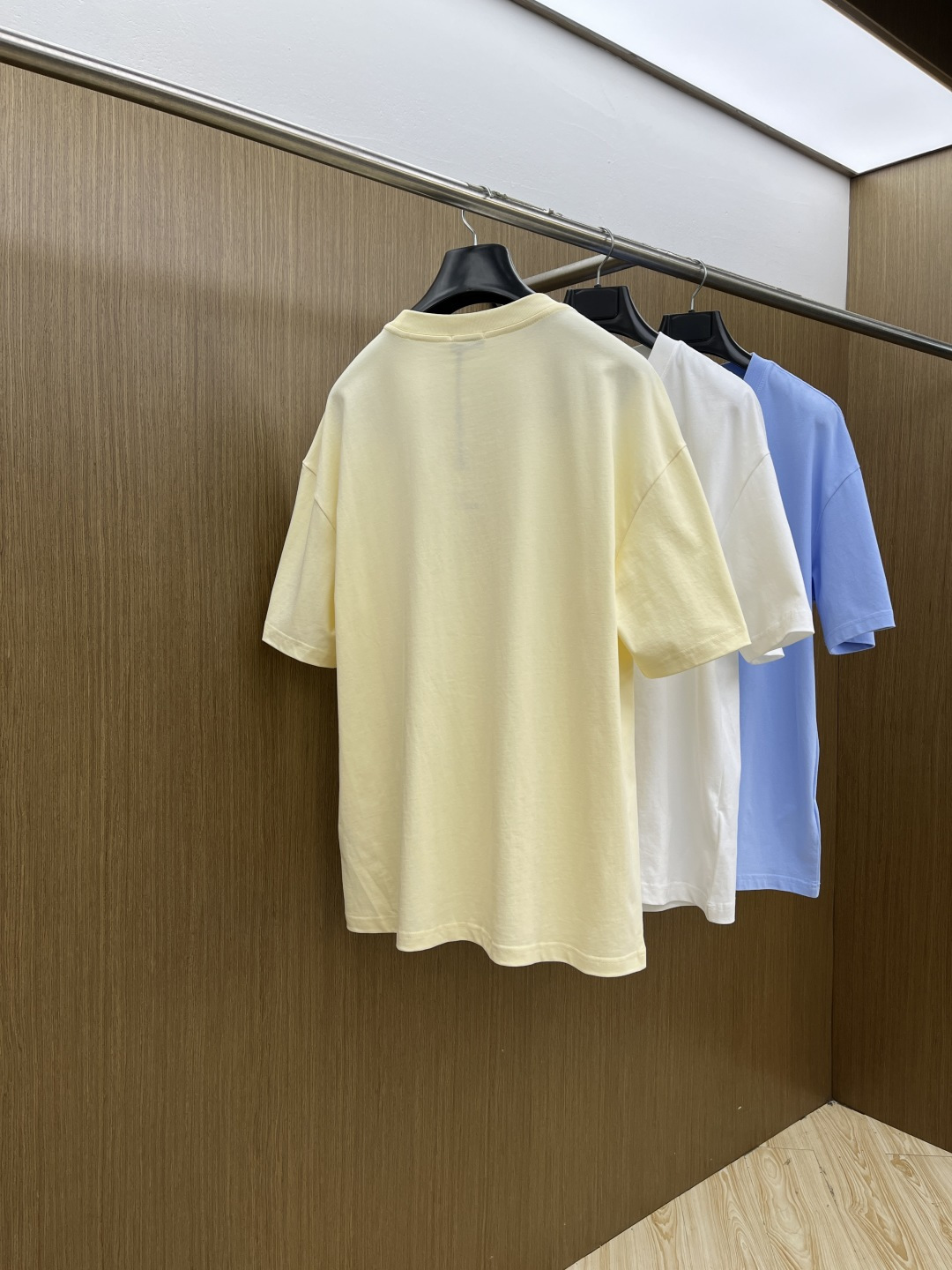 早春 Mon 🔥🔥春夏新款简约字母印花短袖 双纱纯棉面料 多元化搭配 是眼下时尚前沿的创新趋势 复古与现