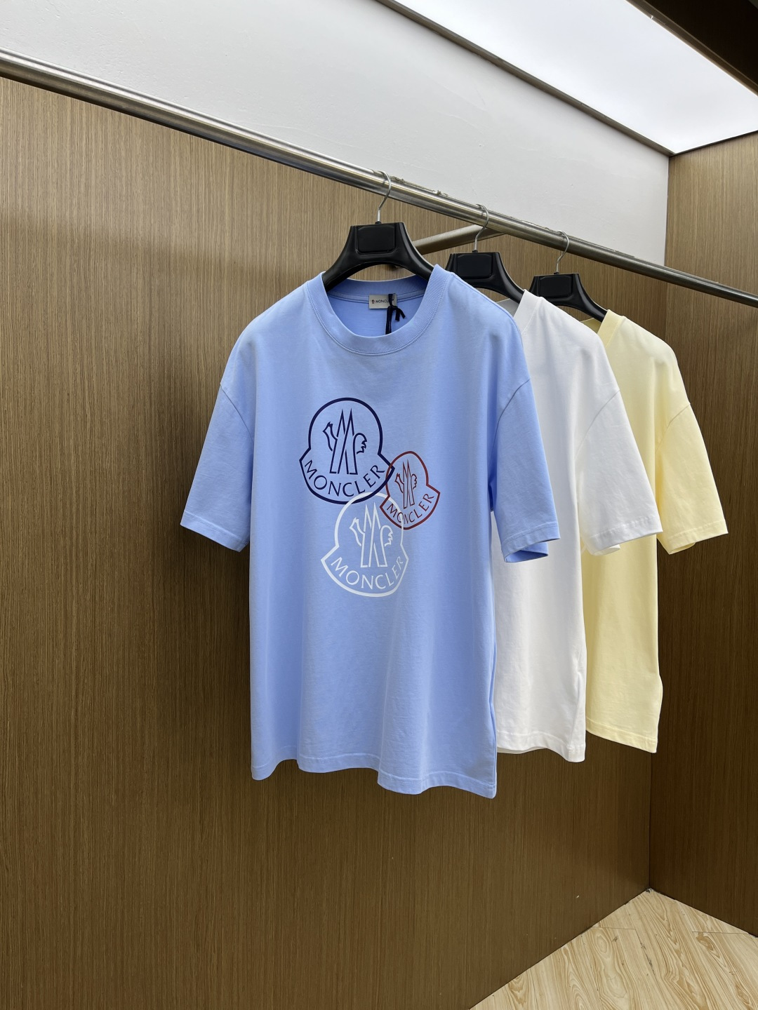 早春 Mon 🔥🔥春夏新款简约字母印花短袖 双纱纯棉面料 多元化搭配 是眼下时尚前沿的创新趋势 复古与现