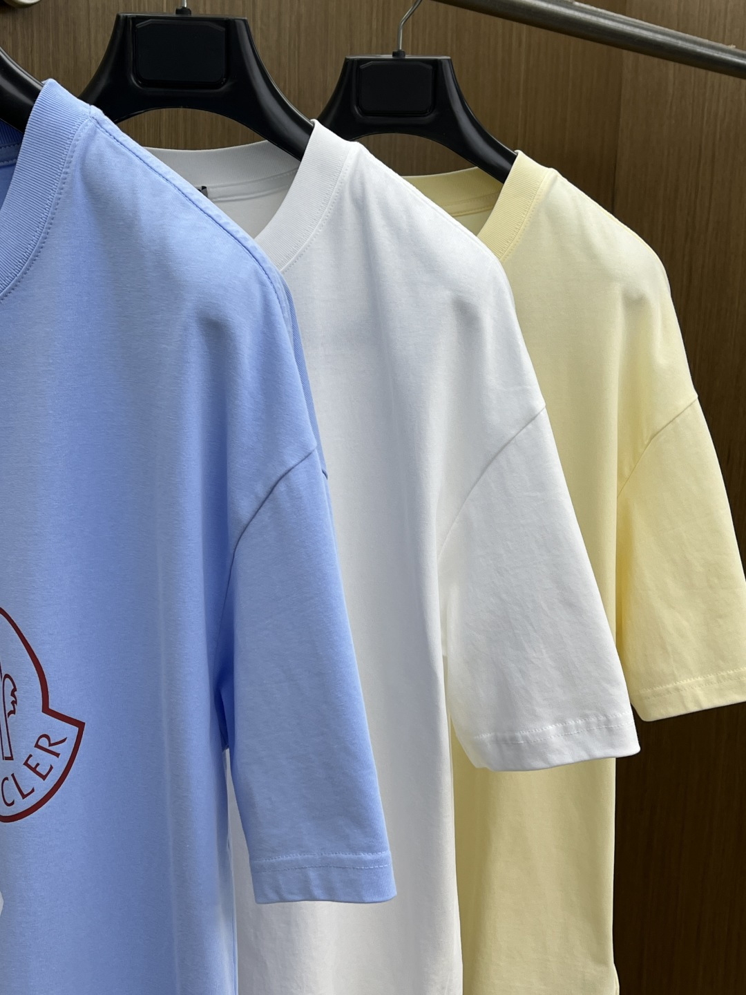 早春 Mon 🔥🔥春夏新款简约字母印花短袖 双纱纯棉面料 多元化搭配 是眼下时尚前沿的创新趋势 复古与现