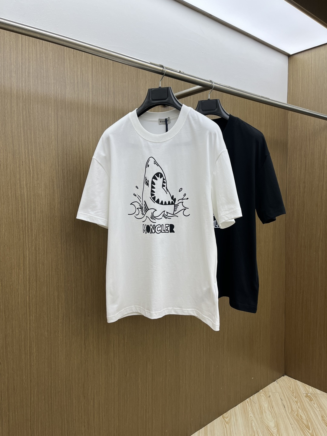 早春 Mon 🔥🔥春夏新款简约字母印花短袖 双纱纯棉面料 多元化搭配 是眼下时尚前沿的创新趋势 复古与现