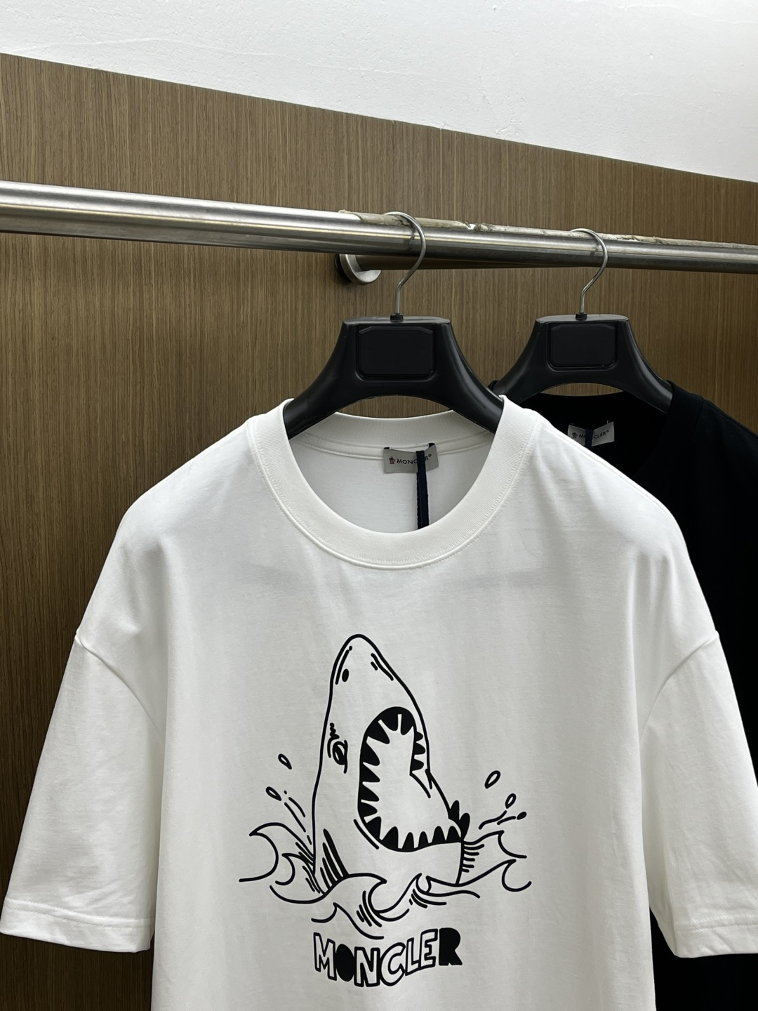 早春 Mon 🔥🔥春夏新款简约字母印花短袖 双纱纯棉面料 多元化搭配 是眼下时尚前沿的创新趋势 复古与现