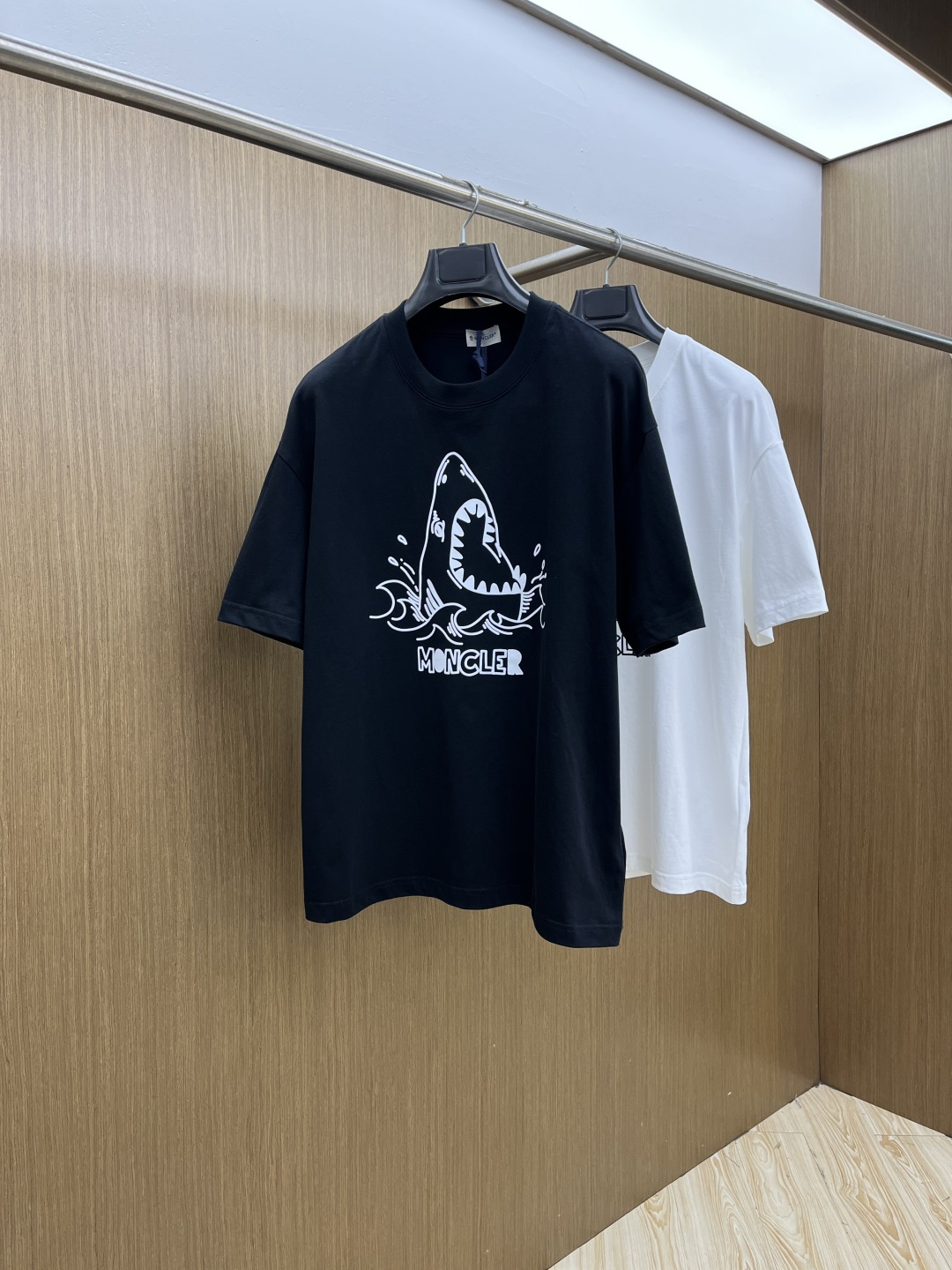 早春 Mon 🔥🔥春夏新款简约字母印花短袖 双纱纯棉面料 多元化搭配 是眼下时尚前沿的创新趋势 复古与现