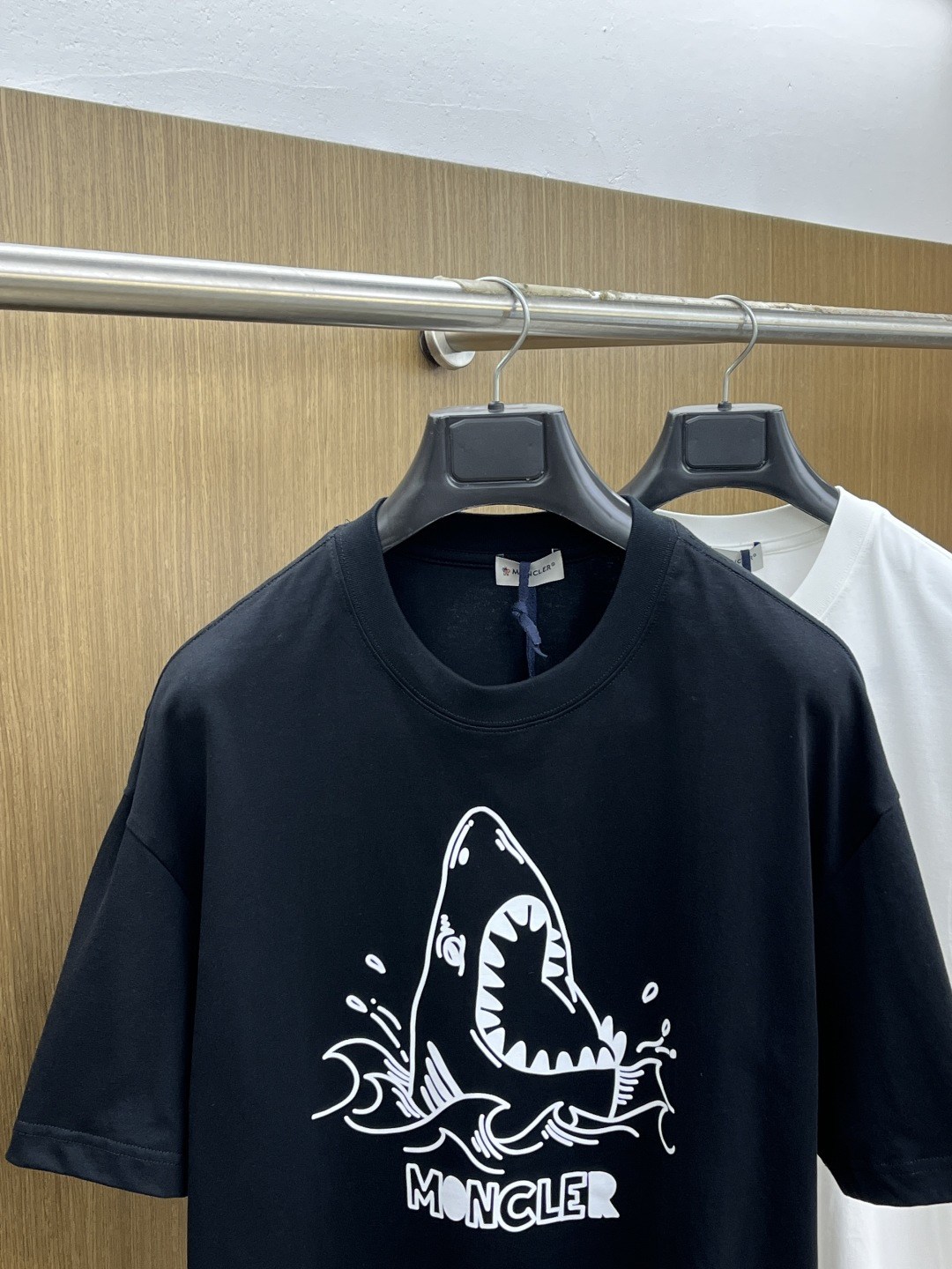 早春 Mon 🔥🔥春夏新款简约字母印花短袖 双纱纯棉面料 多元化搭配 是眼下时尚前沿的创新趋势 复古与现