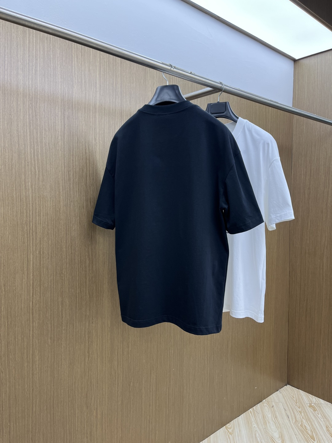 早春 Mon 🔥🔥春夏新款简约字母印花短袖 双纱纯棉面料 多元化搭配 是眼下时尚前沿的创新趋势 复古与现