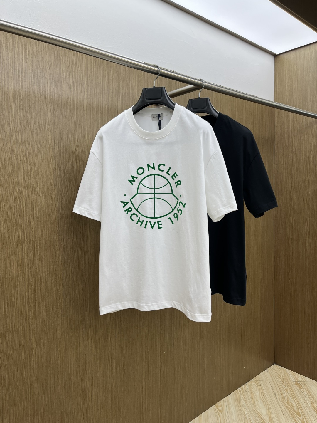 早春 Mon 🔥🔥春夏新款简约字母印花短袖 双纱纯棉面料 多元化搭配 是眼下时尚前沿的创新趋势 复古与现