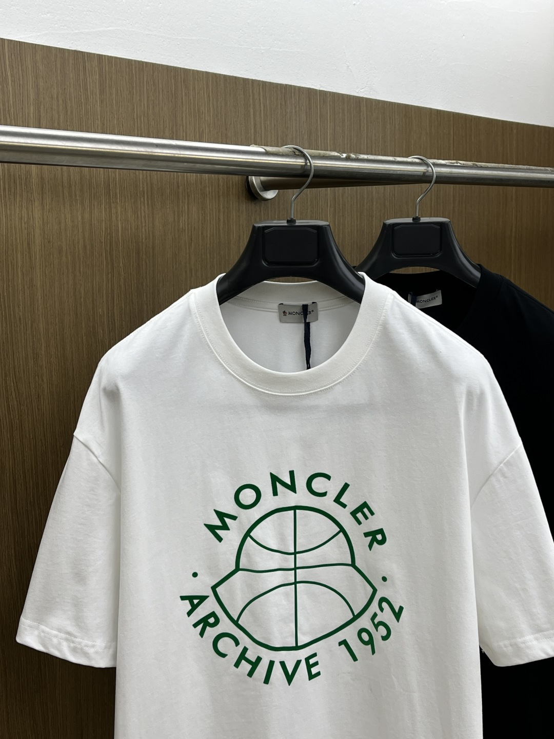 早春 Mon 🔥🔥春夏新款简约字母印花短袖 双纱纯棉面料 多元化搭配 是眼下时尚前沿的创新趋势 复古与现