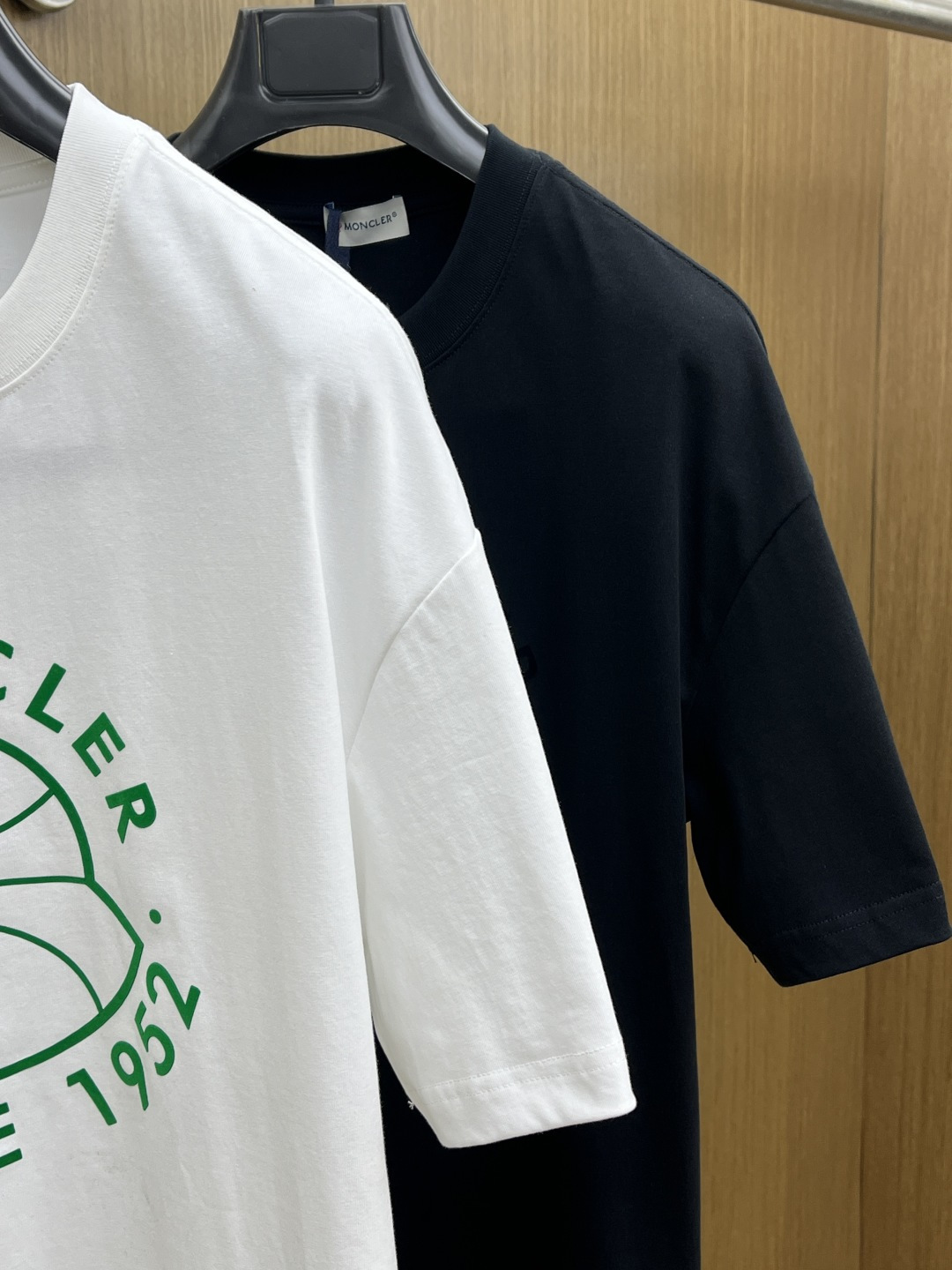 早春 Mon 🔥🔥春夏新款简约字母印花短袖 双纱纯棉面料 多元化搭配 是眼下时尚前沿的创新趋势 复古与现