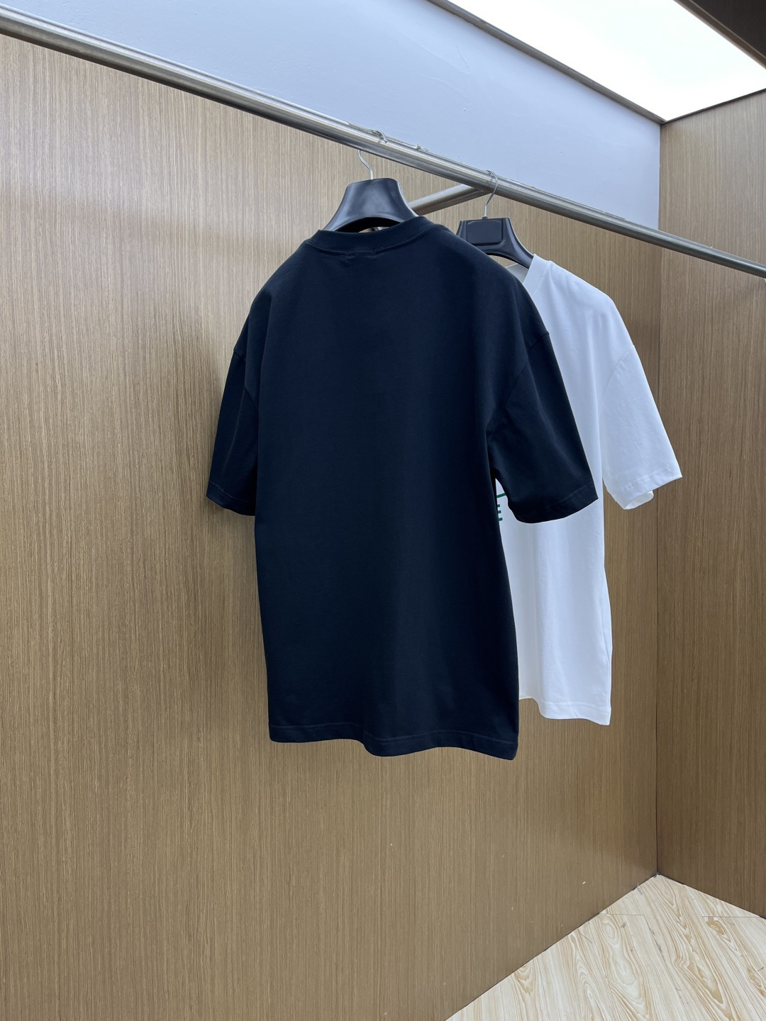 早春 Mon 🔥🔥春夏新款简约字母印花短袖 双纱纯棉面料 多元化搭配 是眼下时尚前沿的创新趋势 复古与现