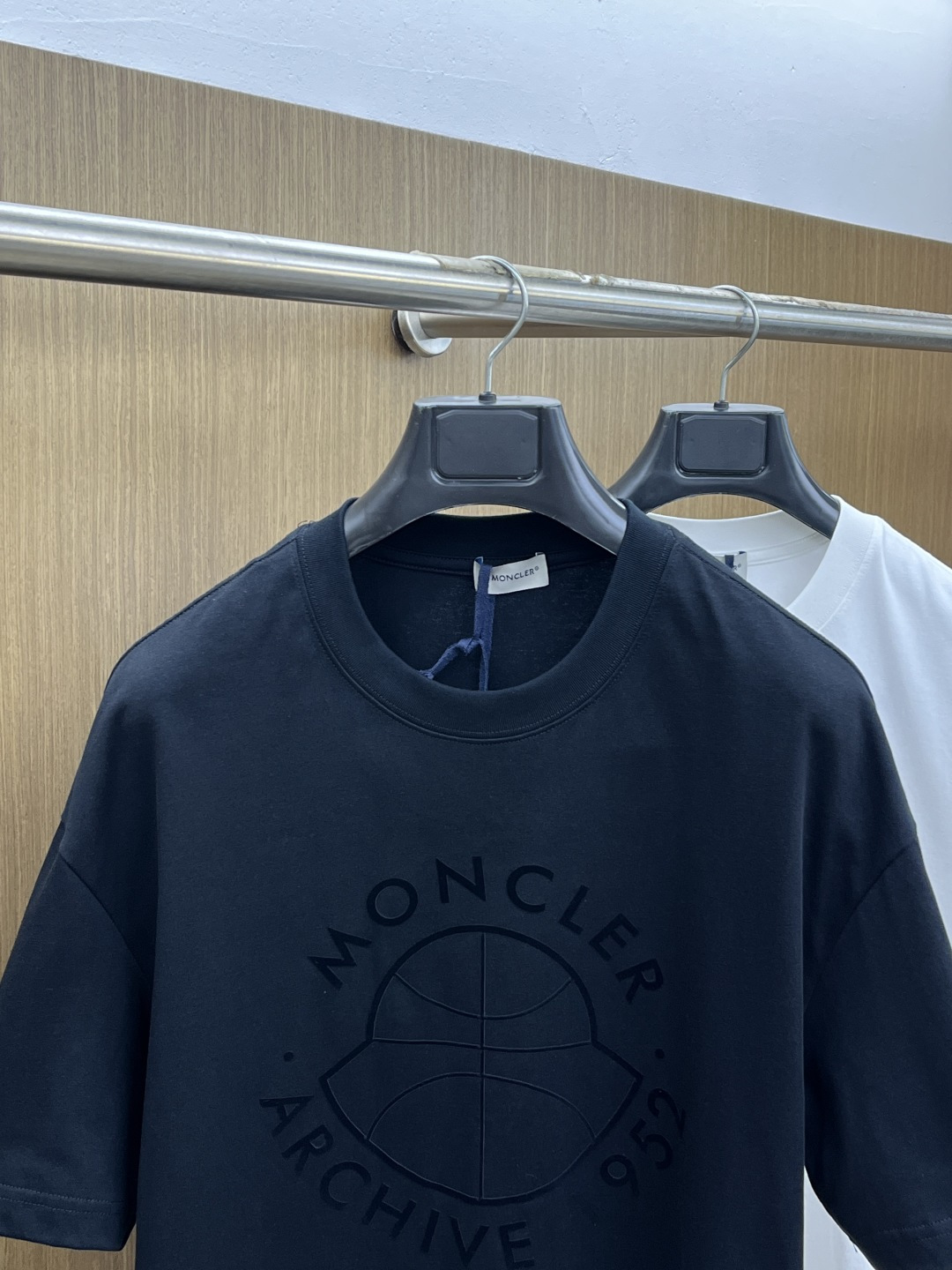 早春 Mon 🔥🔥春夏新款简约字母印花短袖 双纱纯棉面料 多元化搭配 是眼下时尚前沿的创新趋势 复古与现