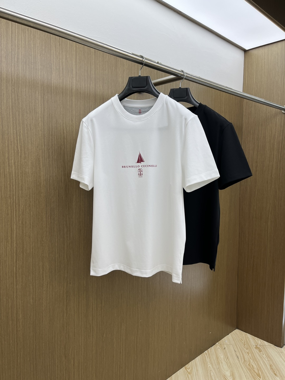 NO:683015,Early spring BC high-end customization 2026 early spring exclusive new original men's casual short-sleeved T-shirts High-end customization High-end version Fashionable and versatile imported long-staple cotton fabric Super soft and delicate to the touch Skin-friendly and comfortable to wear High-end boutique OEM factory finely made upper body is very good Men's must-have items Complete with three standards Code number 48-56 C10, T-shirt, tees, t-shirt,19860909早春 BC 高端定制 2026早春独家专供新款原单男士休闲短袖T恤 高端定制 高端版本 时尚百搭爆款进口长绒棉面料 手感超柔软细腻 穿着亲肤舒适 高端精品 代工厂精细做上身非常赞 男士必备单品 三标齐全 码数48-56 C10,,T-shirt,tees，t-shirt,,Men's clothing