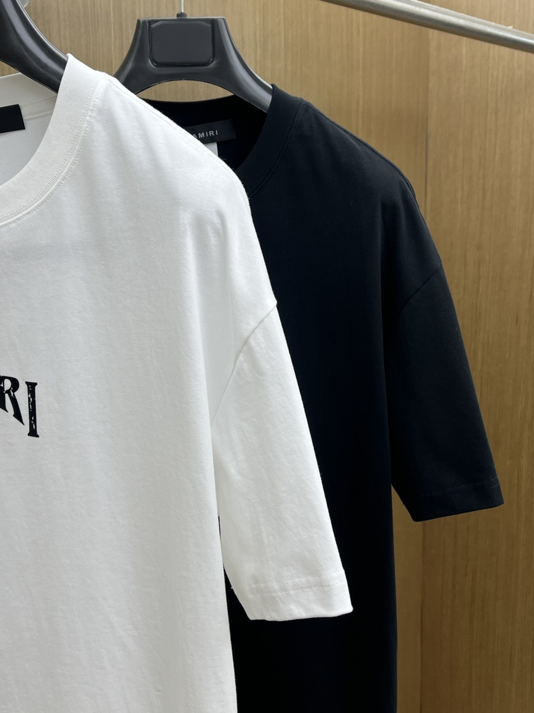 早春 AMIRI 🔥🔥春夏新款简约字母印花短袖 双纱纯棉面料 多元化搭配 是眼下时尚前沿的创新趋势 复古