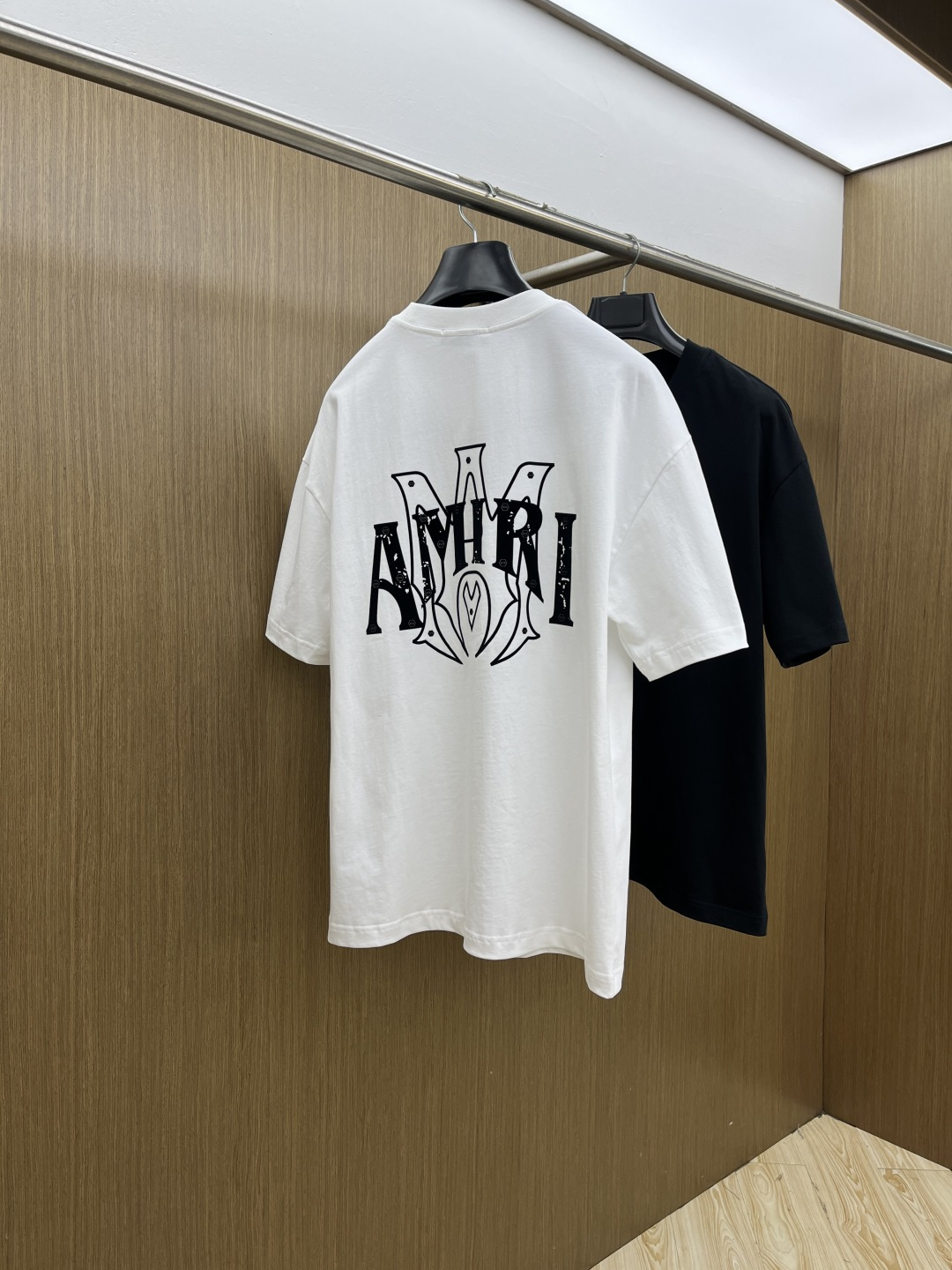 早春 AMIRI 🔥🔥春夏新款简约字母印花短袖 双纱纯棉面料 多元化搭配 是眼下时尚前沿的创新趋势 复古