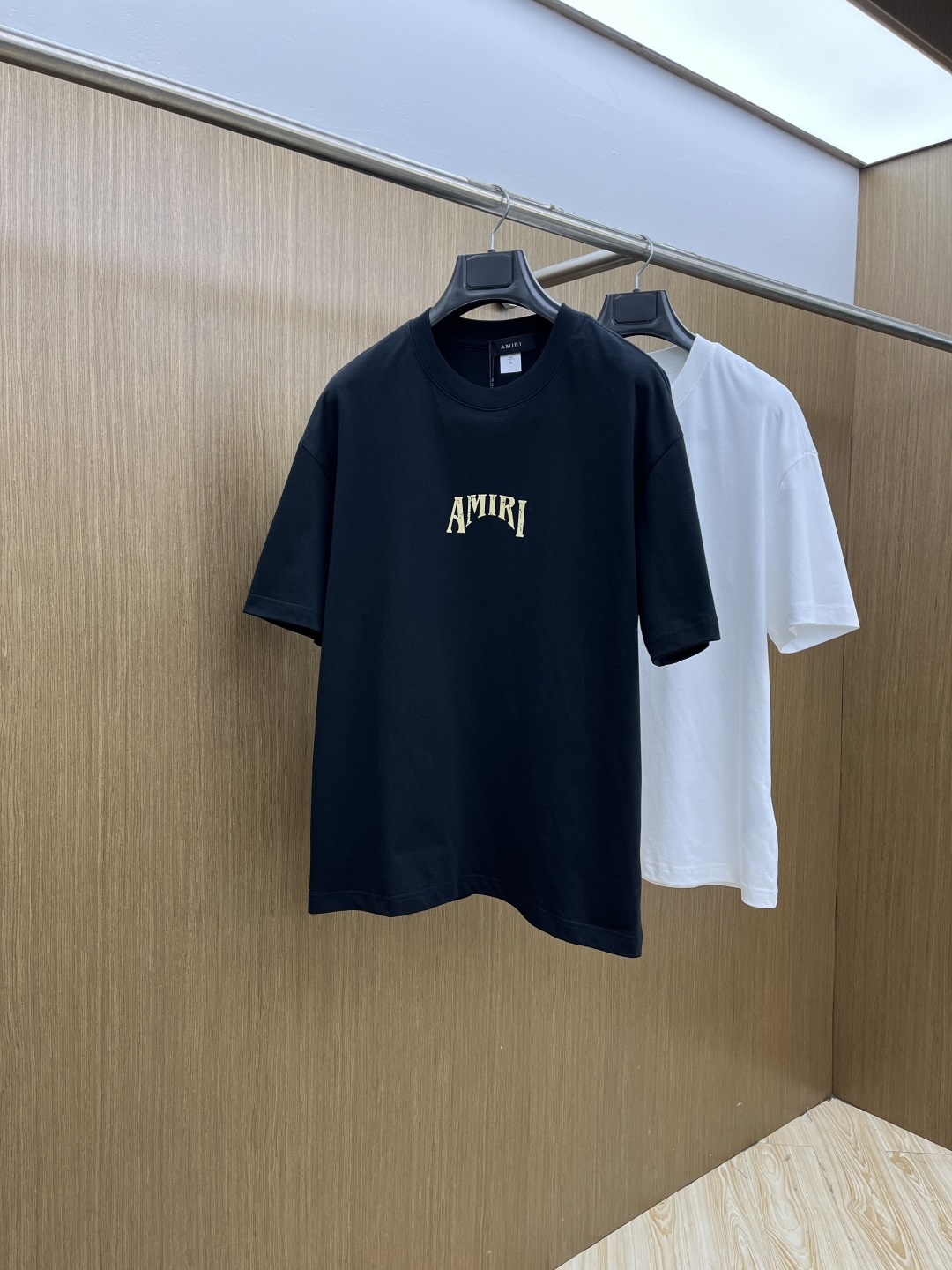 早春 AMIRI 🔥🔥春夏新款简约字母印花短袖 双纱纯棉面料 多元化搭配 是眼下时尚前沿的创新趋势 复古