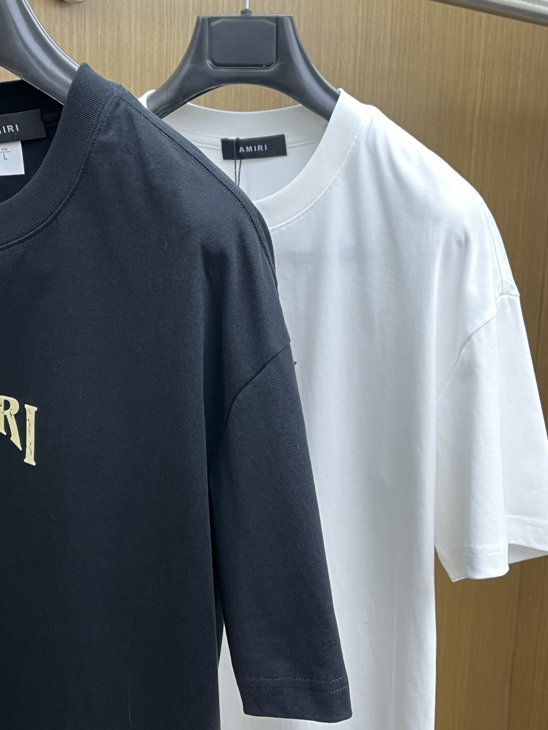 早春 AMIRI 🔥🔥春夏新款简约字母印花短袖 双纱纯棉面料 多元化搭配 是眼下时尚前沿的创新趋势 复古