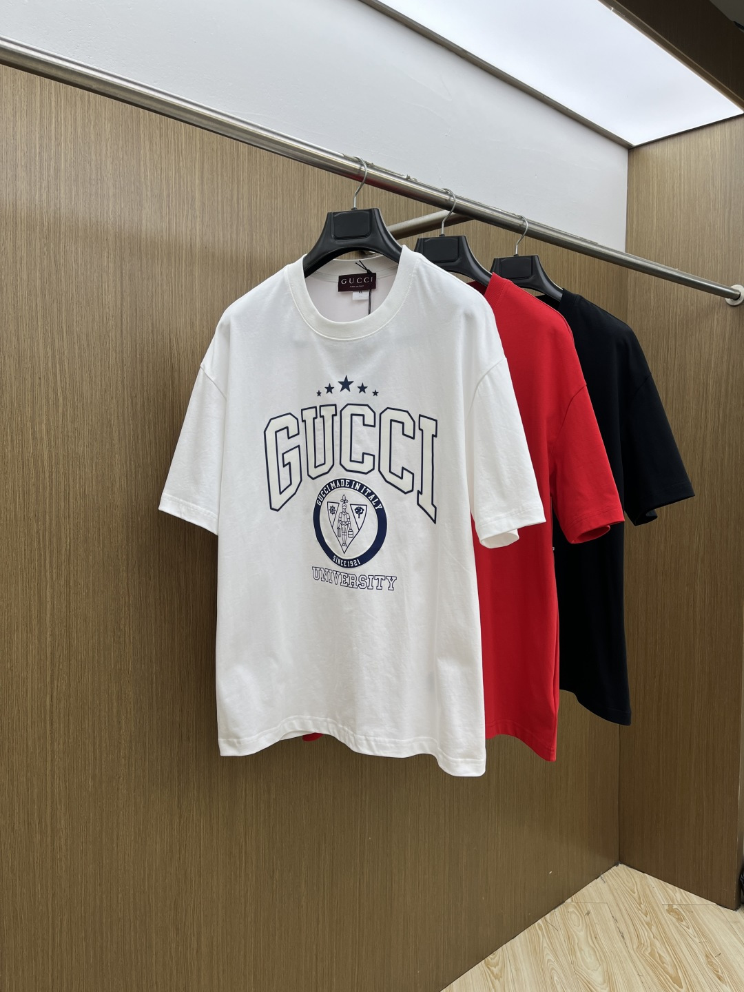 早春 Guc 🔥🔥春夏新款简约字母印花短袖 双纱纯棉面料 多元化搭配 是眼下时尚前沿的创新趋势 复古与现