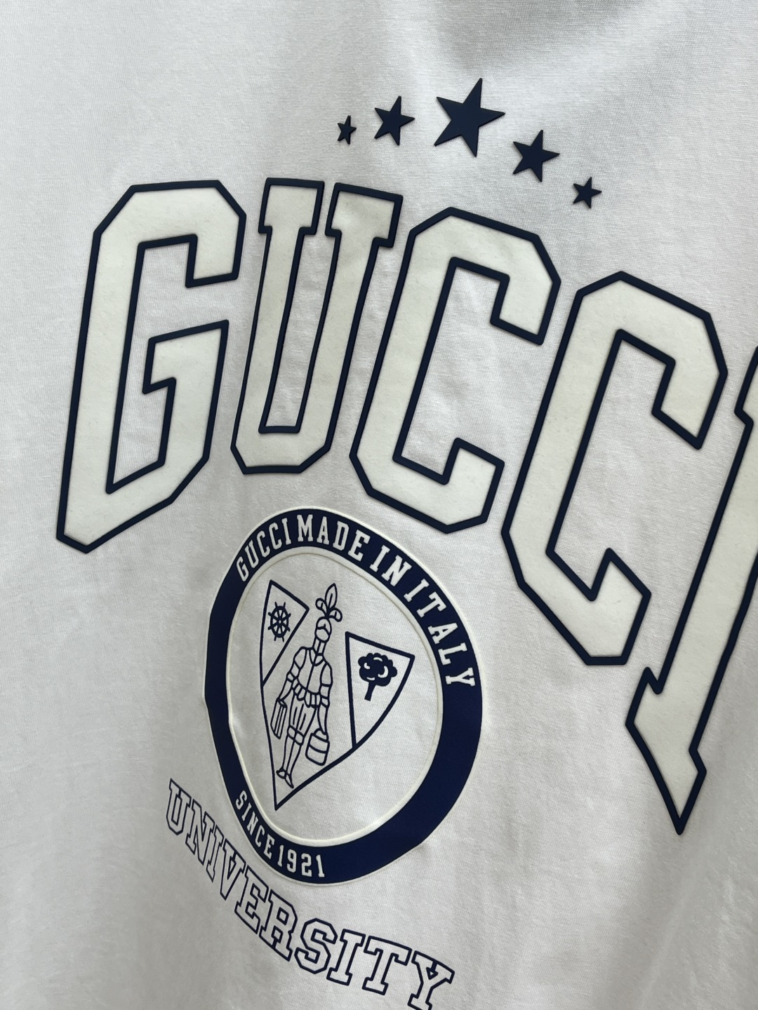 早春 Guc 🔥🔥春夏新款简约字母印花短袖 双纱纯棉面料 多元化搭配 是眼下时尚前沿的创新趋势 复古与现